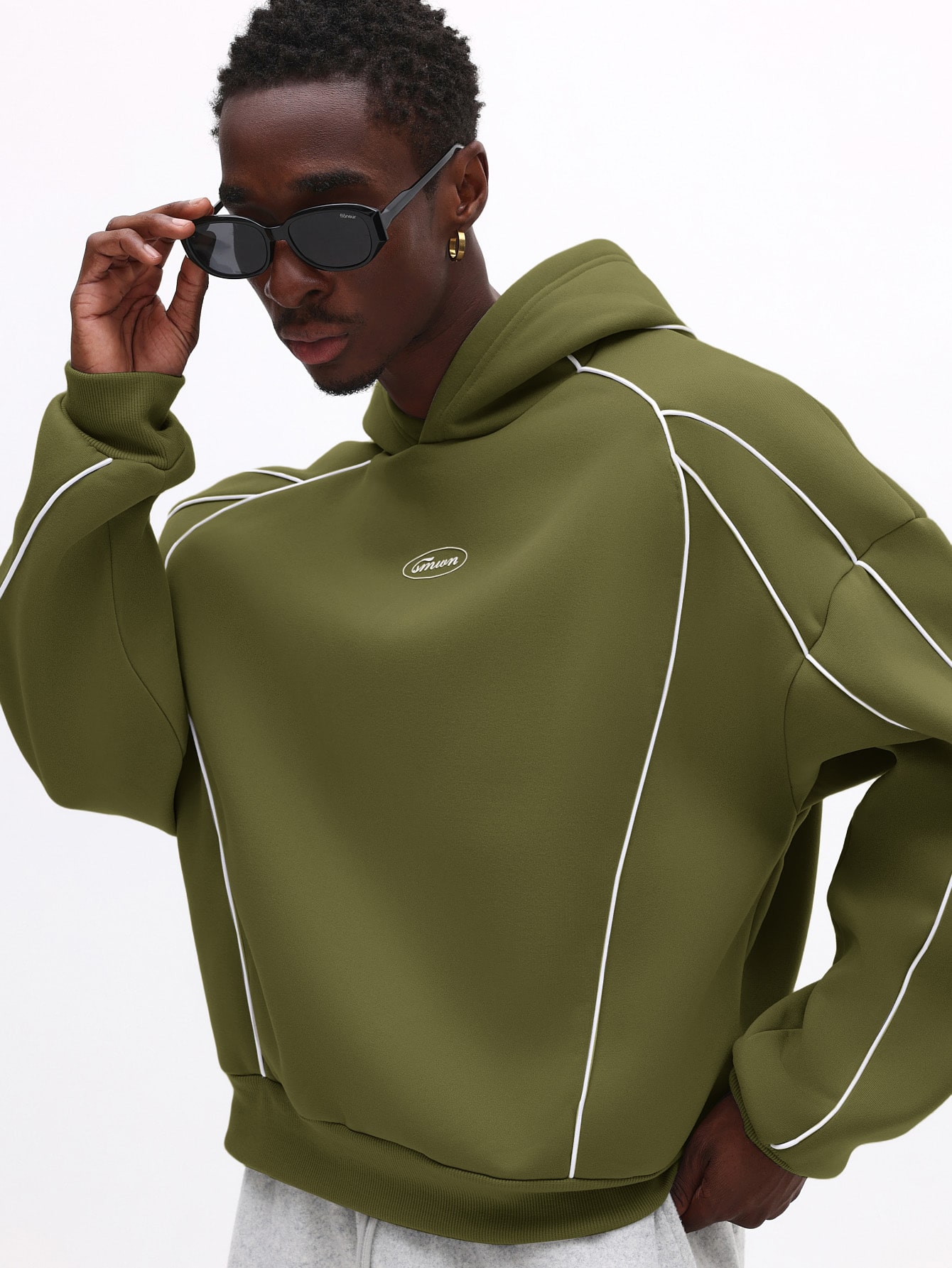 SUMWON sweat-shirt à capuche avec détails de passepoil contrastés et poche avant pour un — vue 8