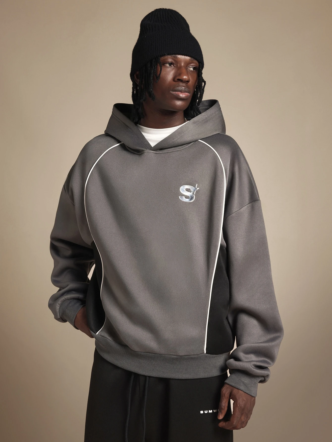 SUMWON sweat-shirt à capuche avec détails de passepoil contrastés et poche avant pour un — vue 13