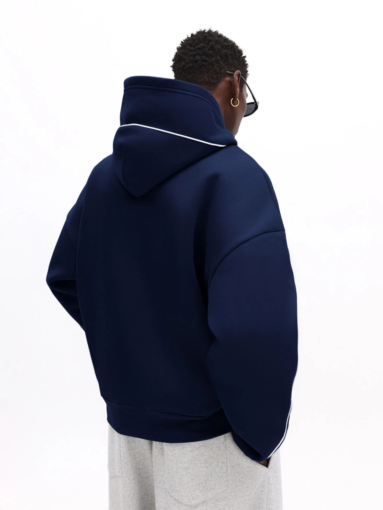 SUMWON sweat-shirt à capuche avec détails de passepoil contrastés et poche avant pour un — vue 15