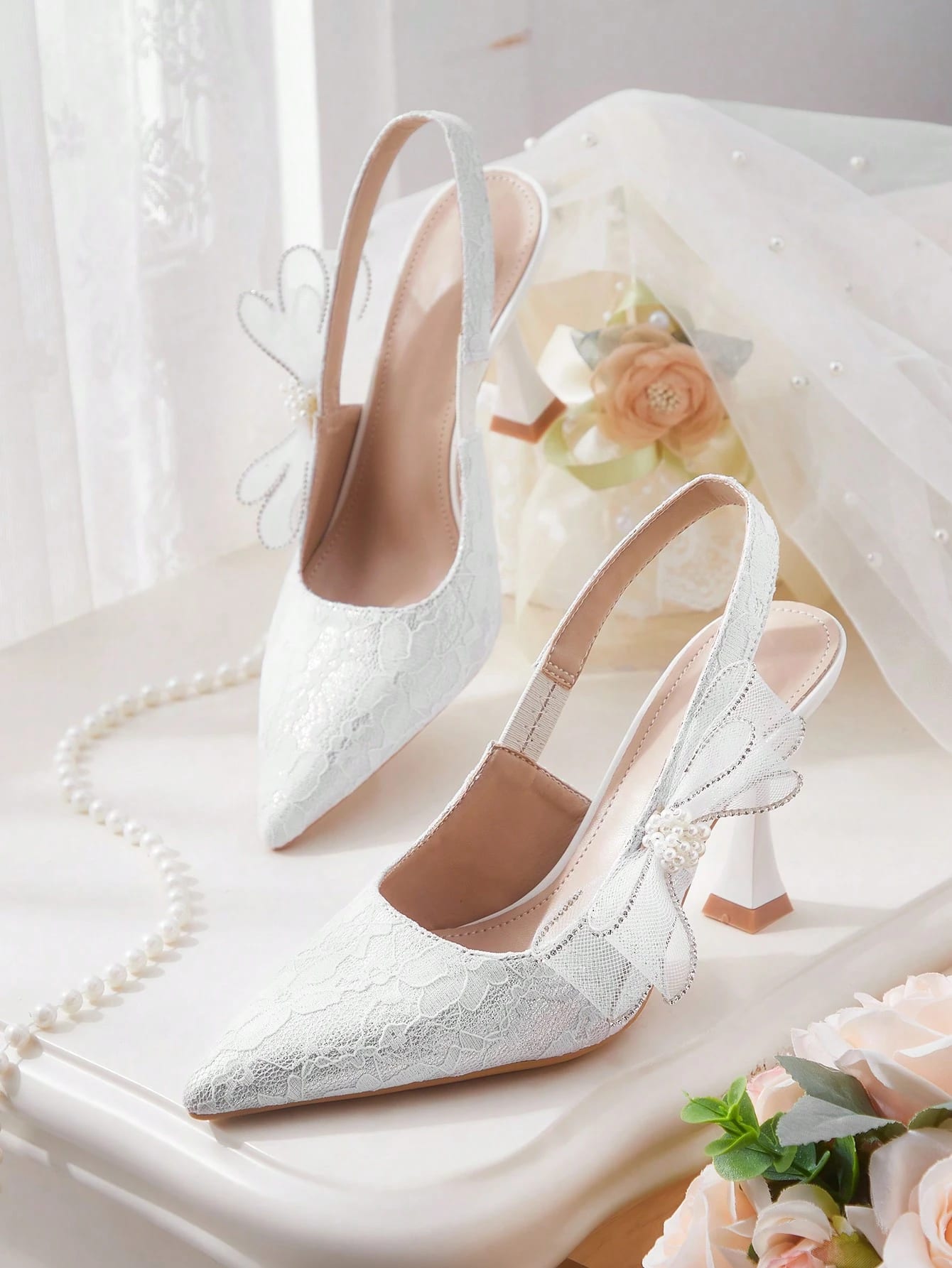 CUCCOO HITCHD Escarpins à talons hauts avec nœud papillon en dentelle blanche pour