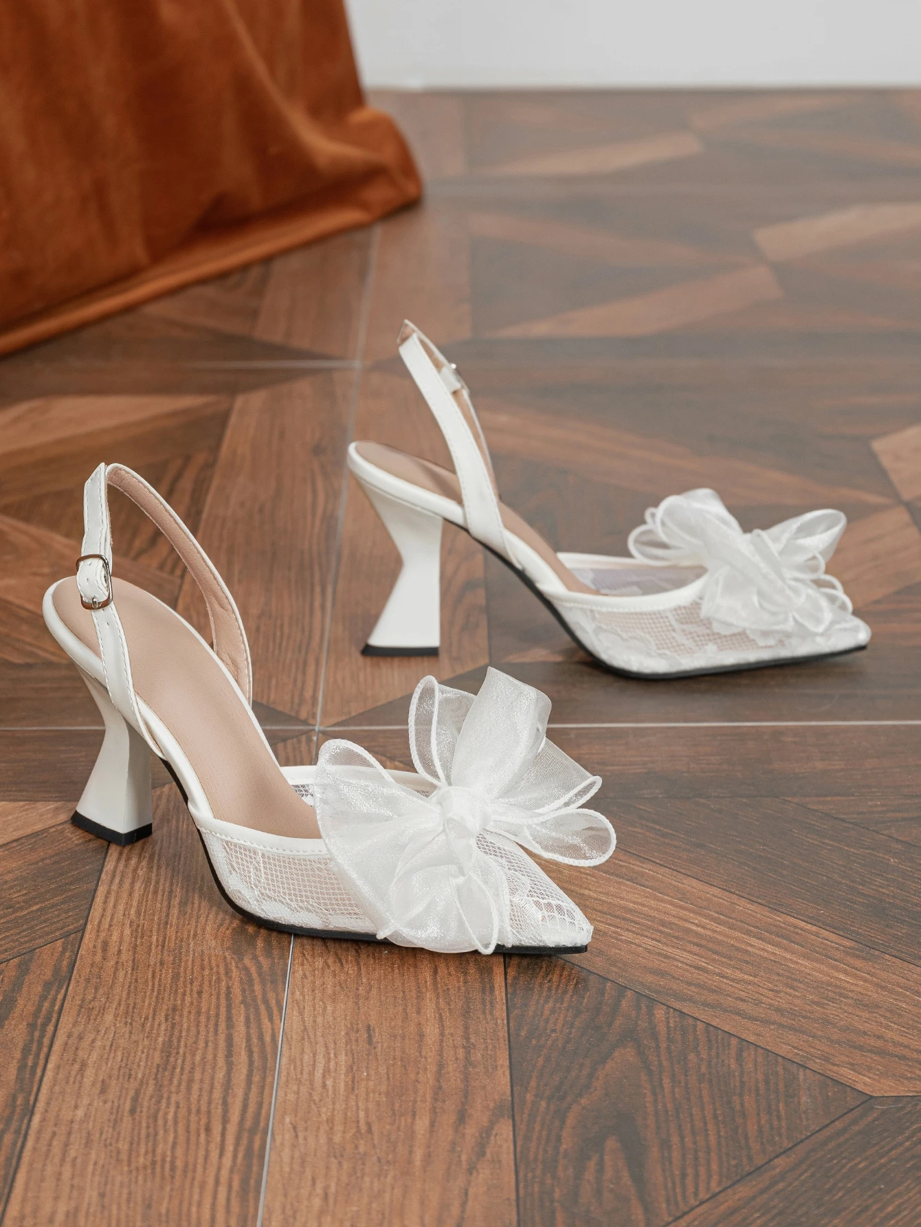 Chaussures de mariée à talons hauts avec nœud papillon noir, talons hauts, confortables, — vue 5