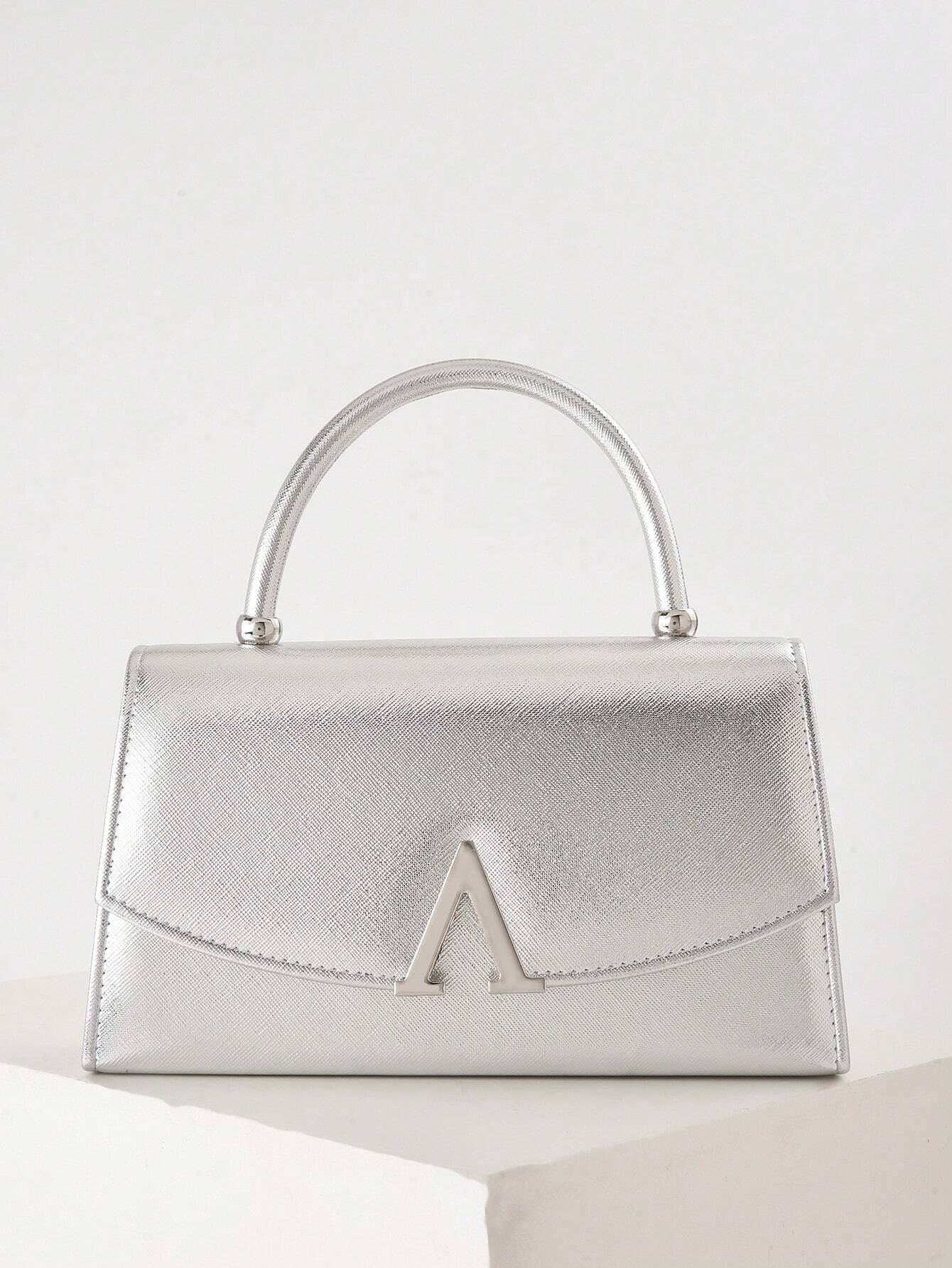 Cette pochette en PU miroir de couleur unie, charmante et d'un luxe discret, est légère — vue 11