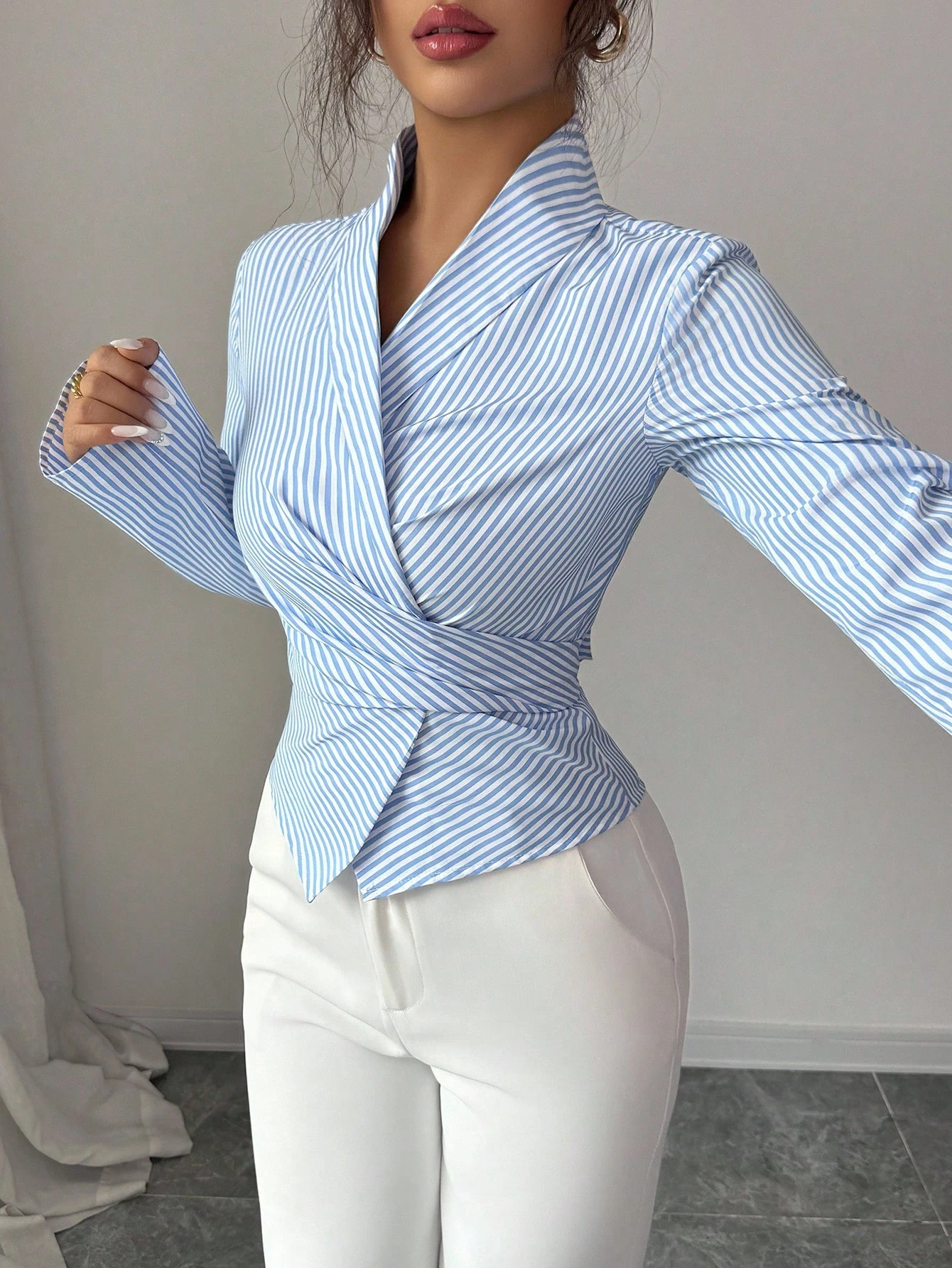 Elenzga Top chemise pour femme avec ceinture nouée, col croisé et manches évasées, — vue 9