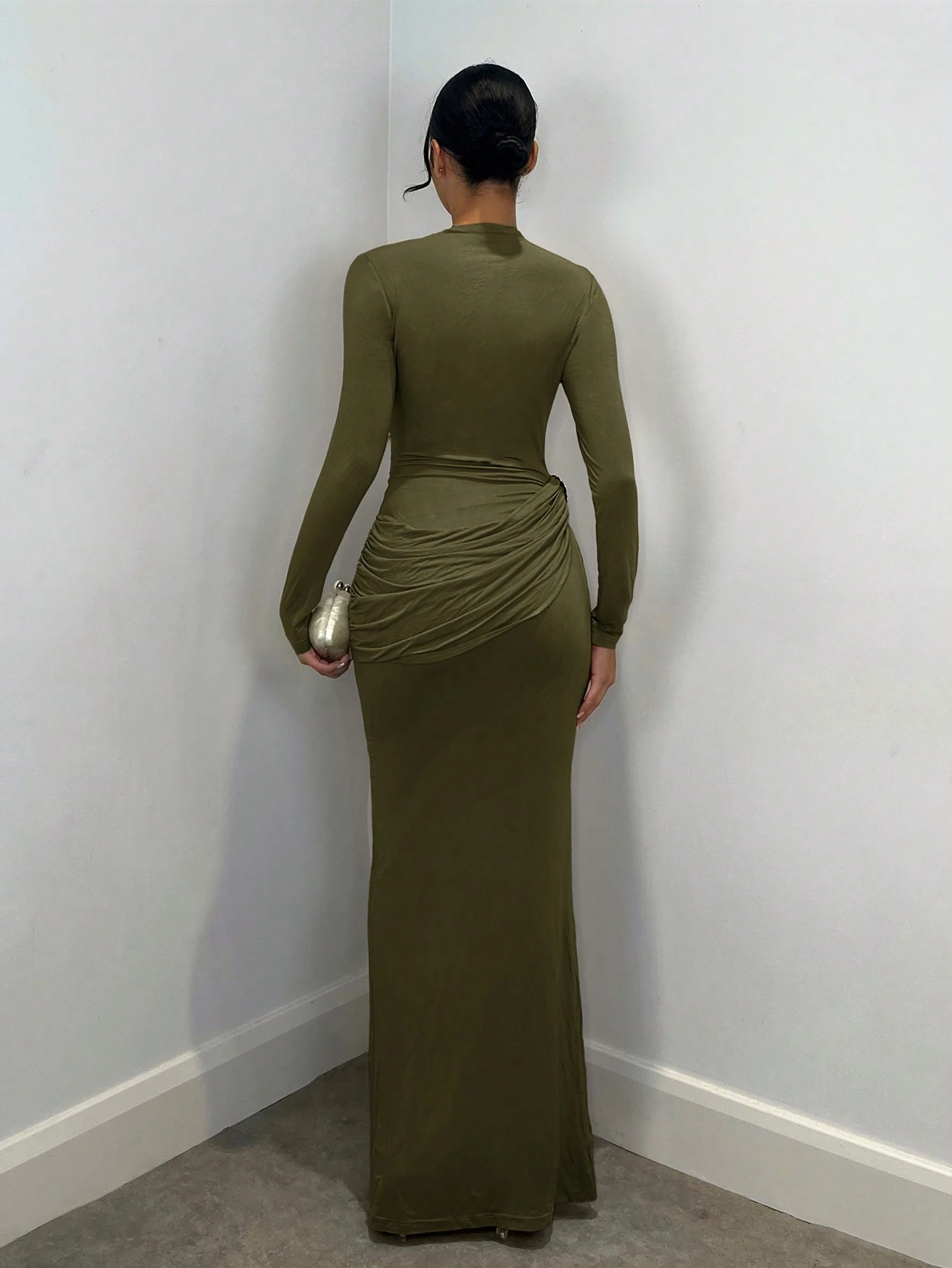 Robe élégante à manches longues pour femmes avec décoration en métal, tenue — vue 8