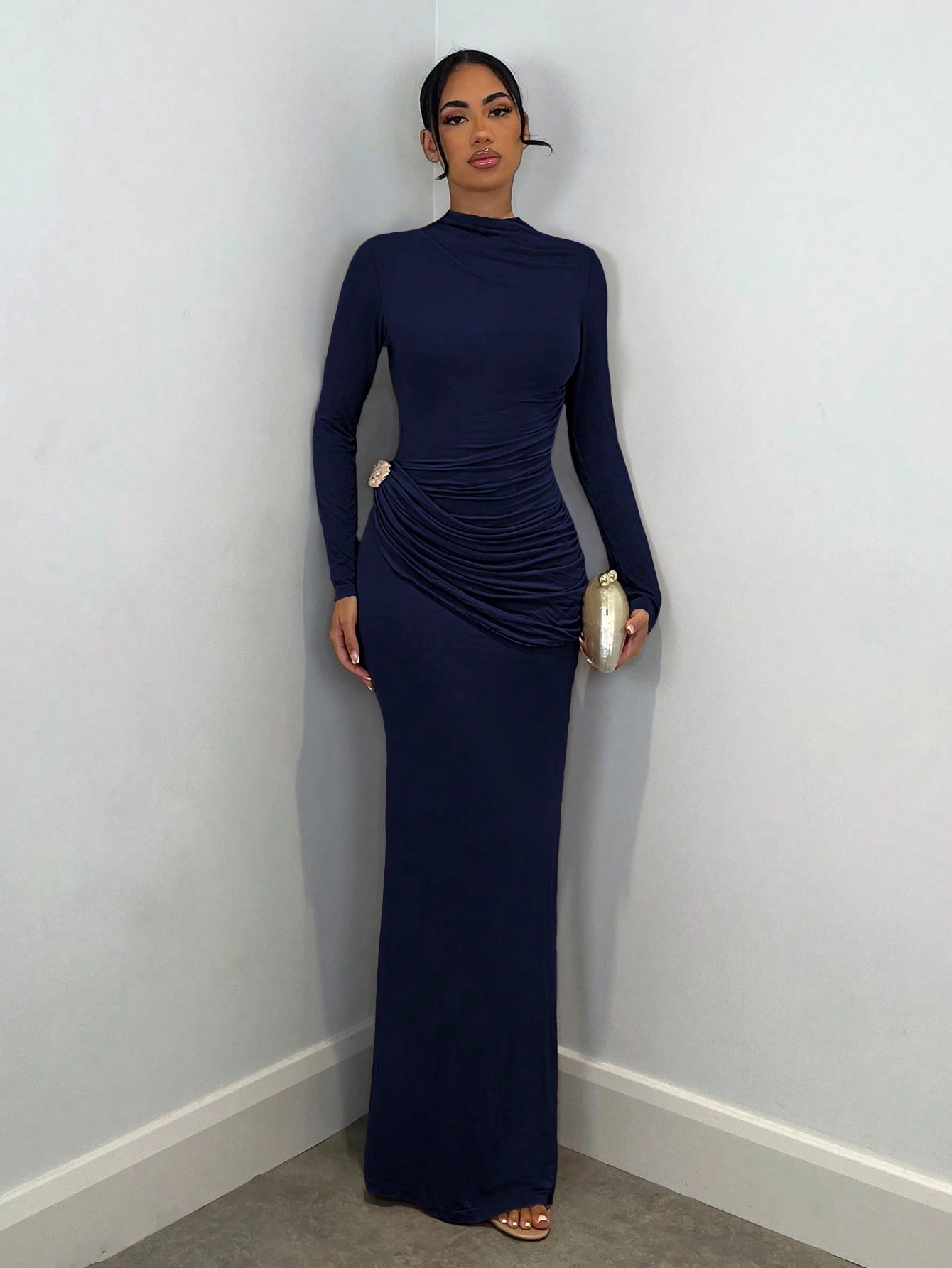 Robe élégante à manches longues pour femmes avec décoration en métal, tenue — vue 17