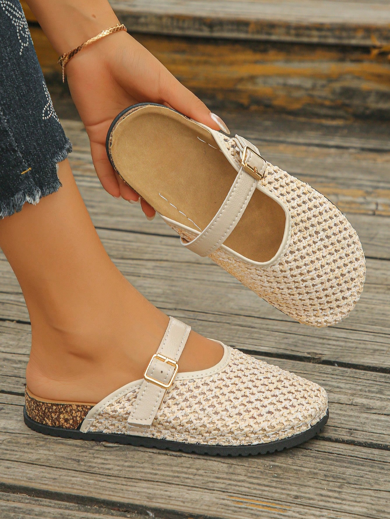 Sandales plates classiques pour femmes, mules à bout fermé en maille beige ajourée, — vue 6