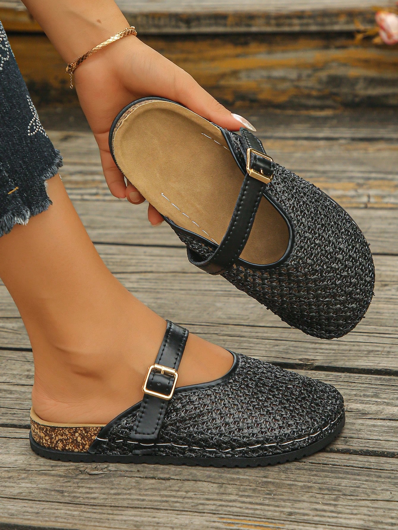 Sandales plates classiques pour femmes, mules à bout fermé en maille beige ajourée, — vue 5