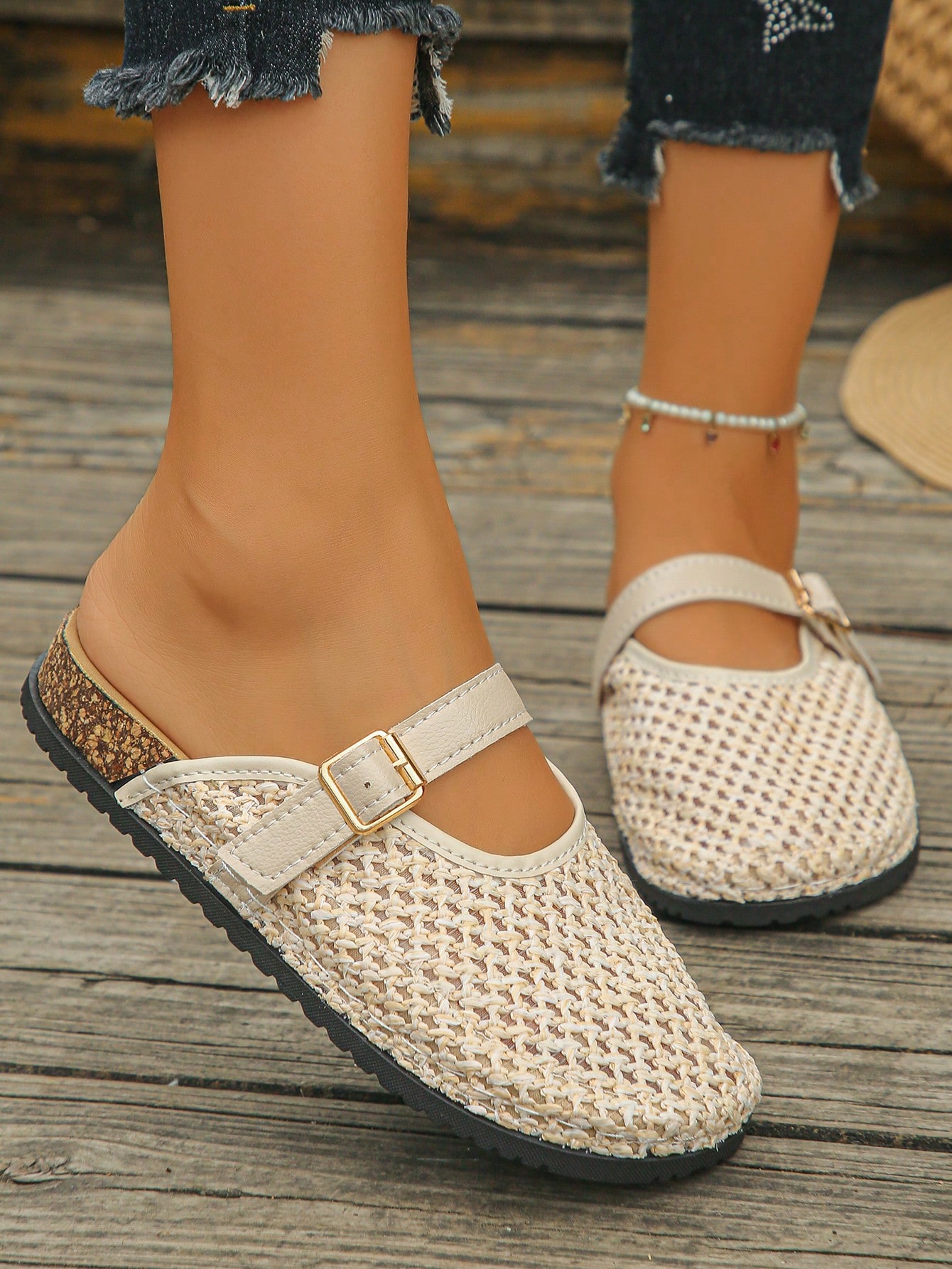 Sandales plates classiques pour femmes, mules à bout fermé en maille beige ajourée, — vue 12