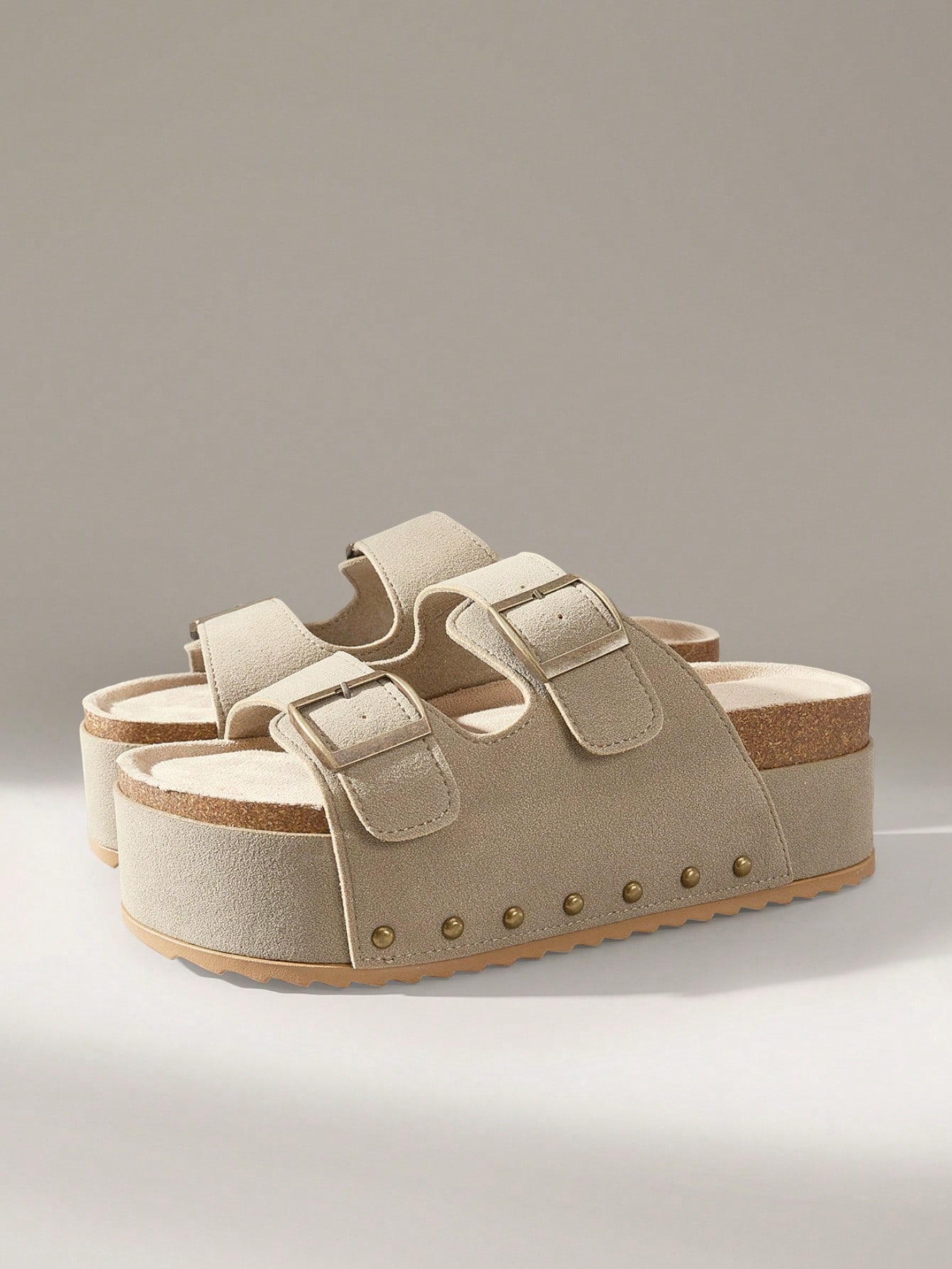 Solecia Nouvelles sandales d'été pour femmes avec boucle métallique et rivets, à bout — vue 3
