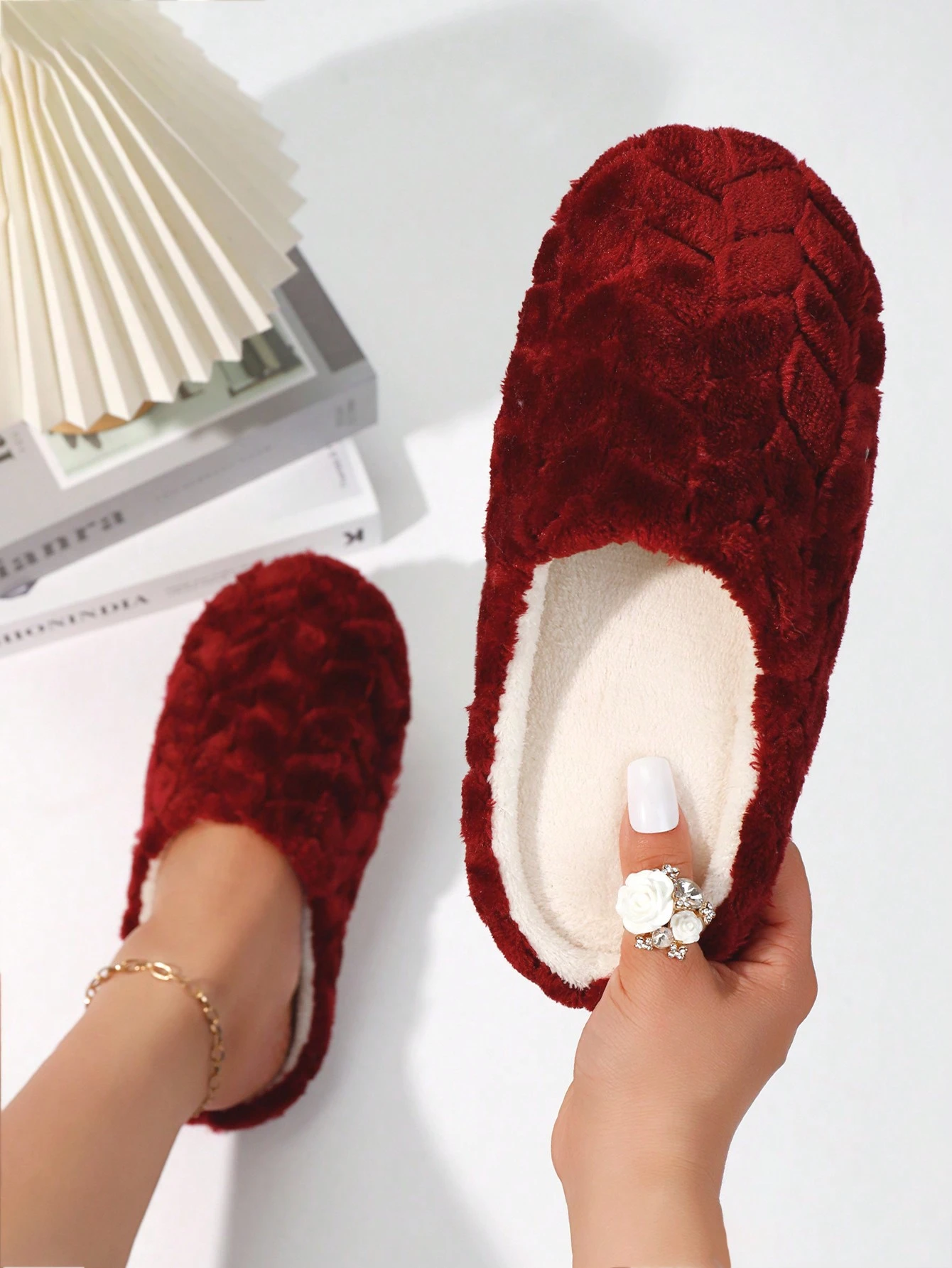 Pantoufles de maison en peluche moelleuse à carreaux pour femmes, chaussettes de sol — vue 6