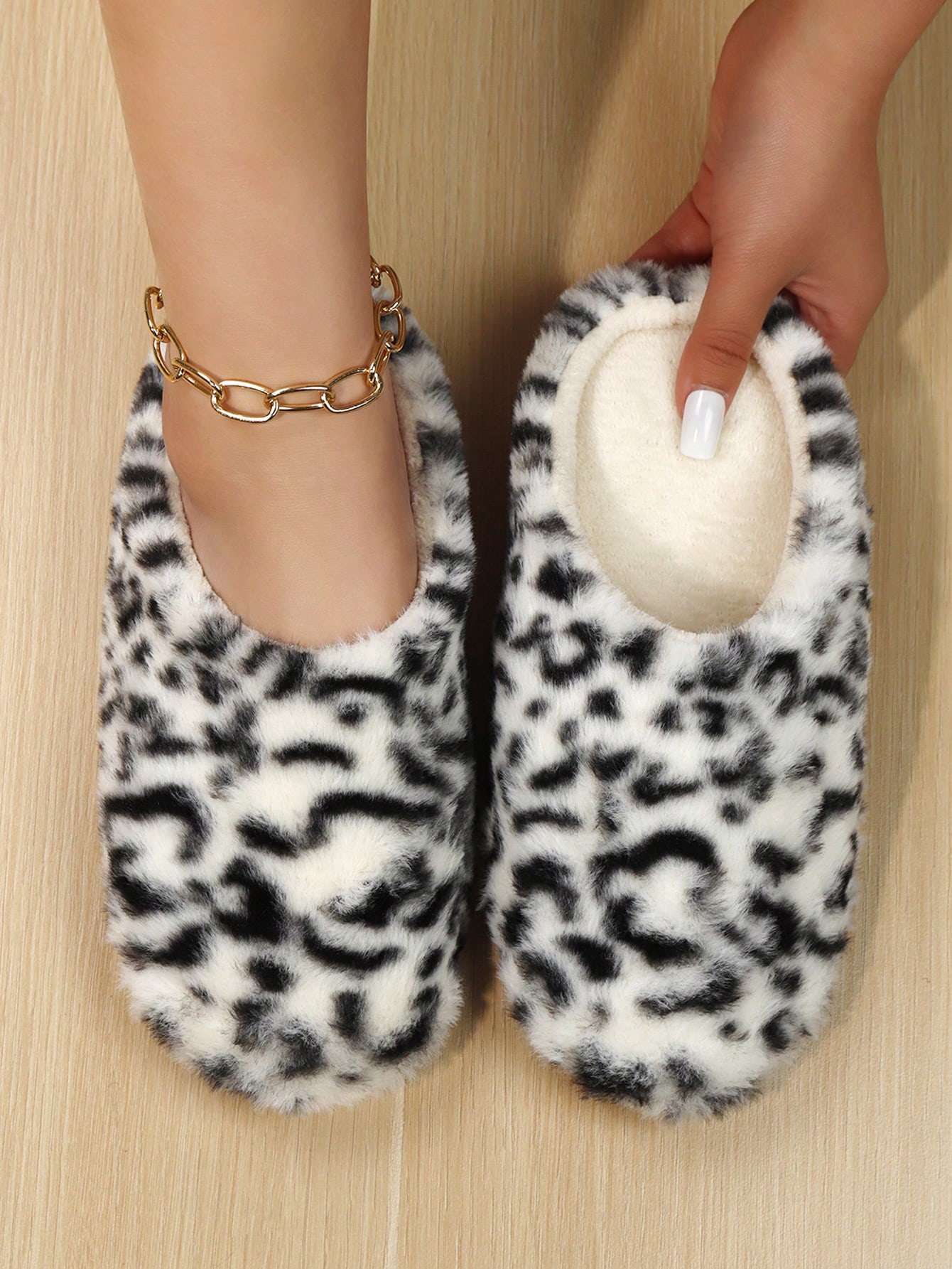 Pantoufles de maison en peluche moelleuse à carreaux pour femmes, chaussettes de sol — vue 5