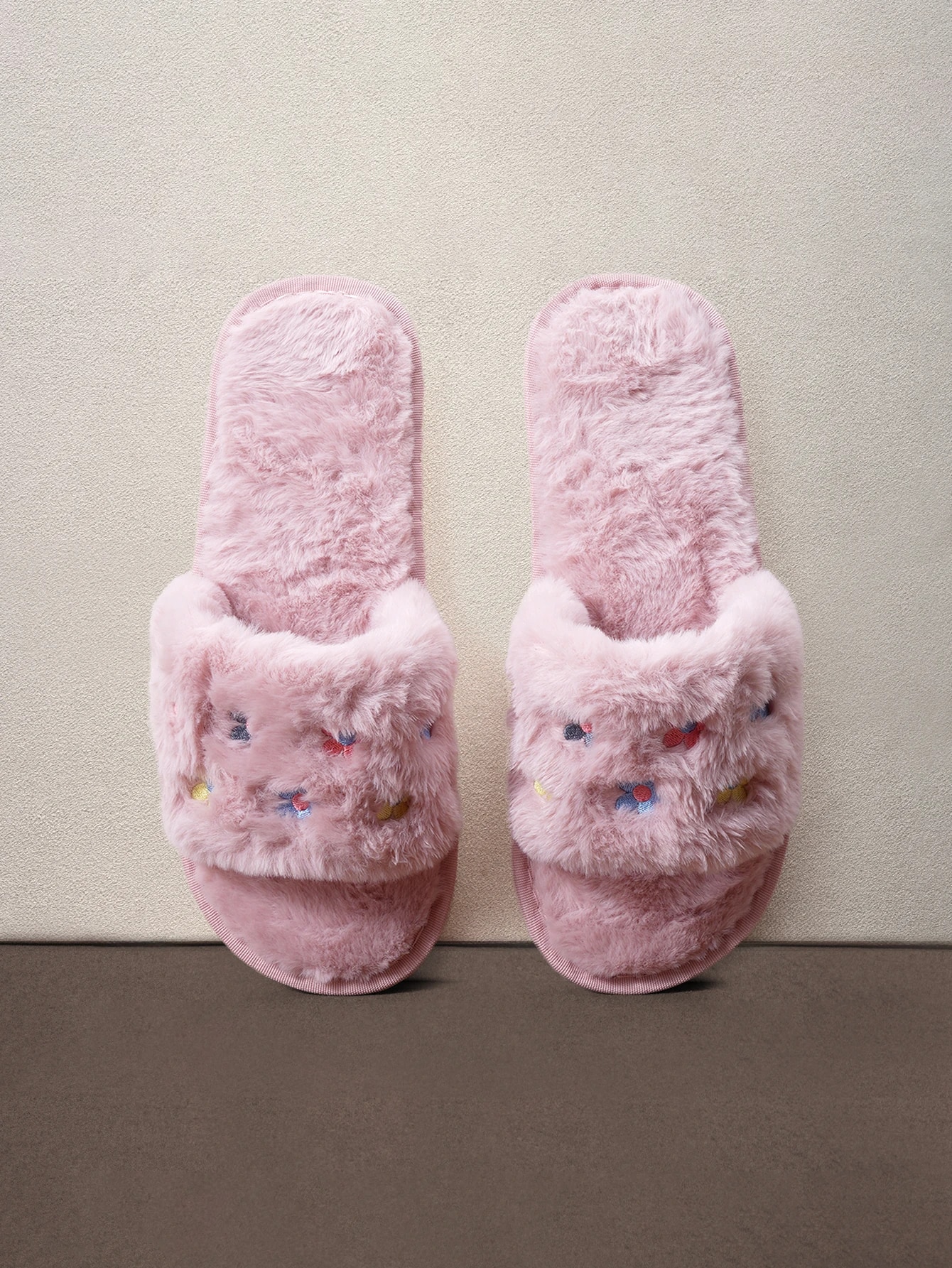 Hatastic Pantoufles confortables pour femmes à bout ouvert et brodées, chaussures plates,