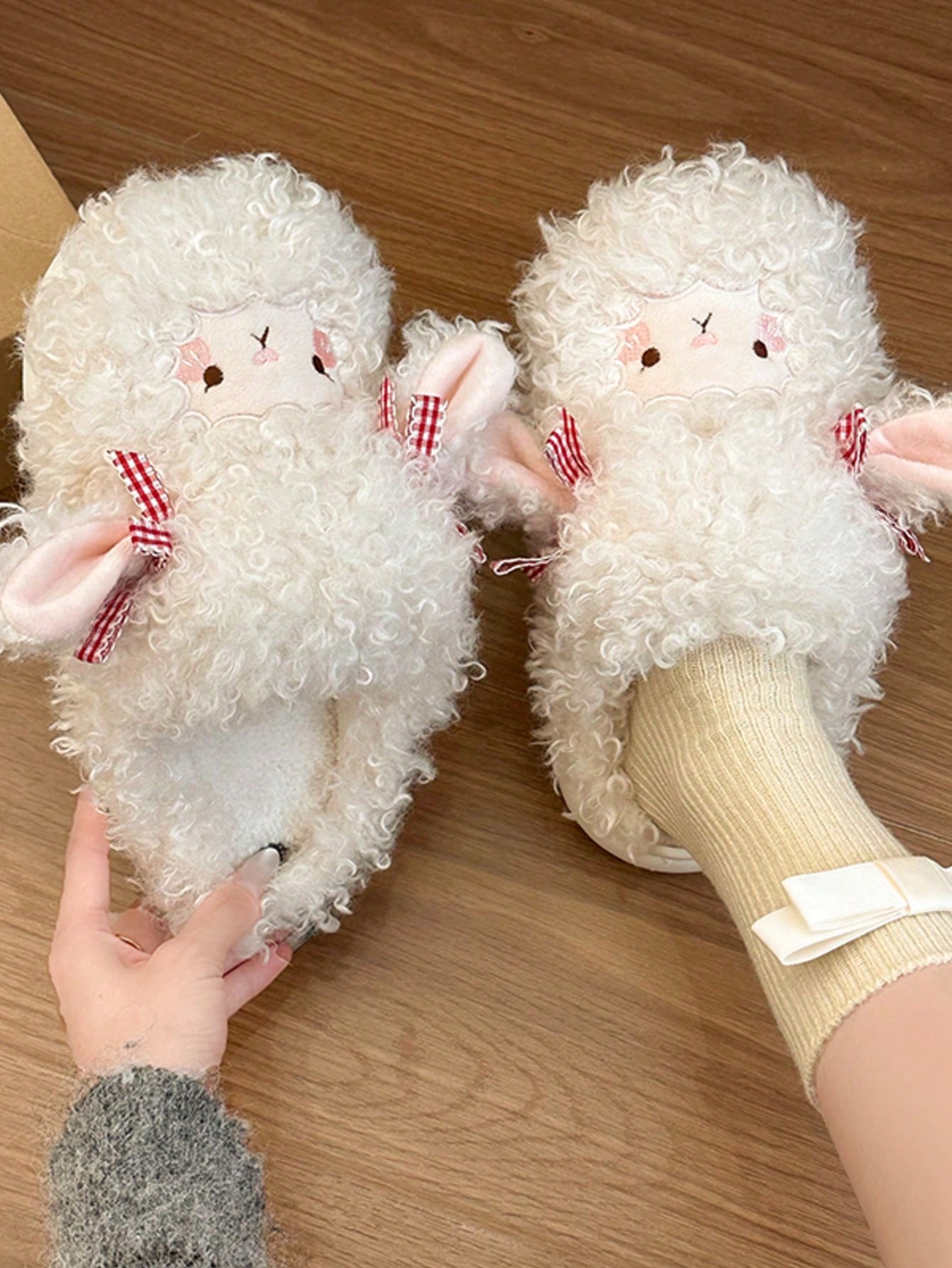 Pantoufles en peluche blanches avec motif animal de dessin animé, chaussures mules à — vue 3