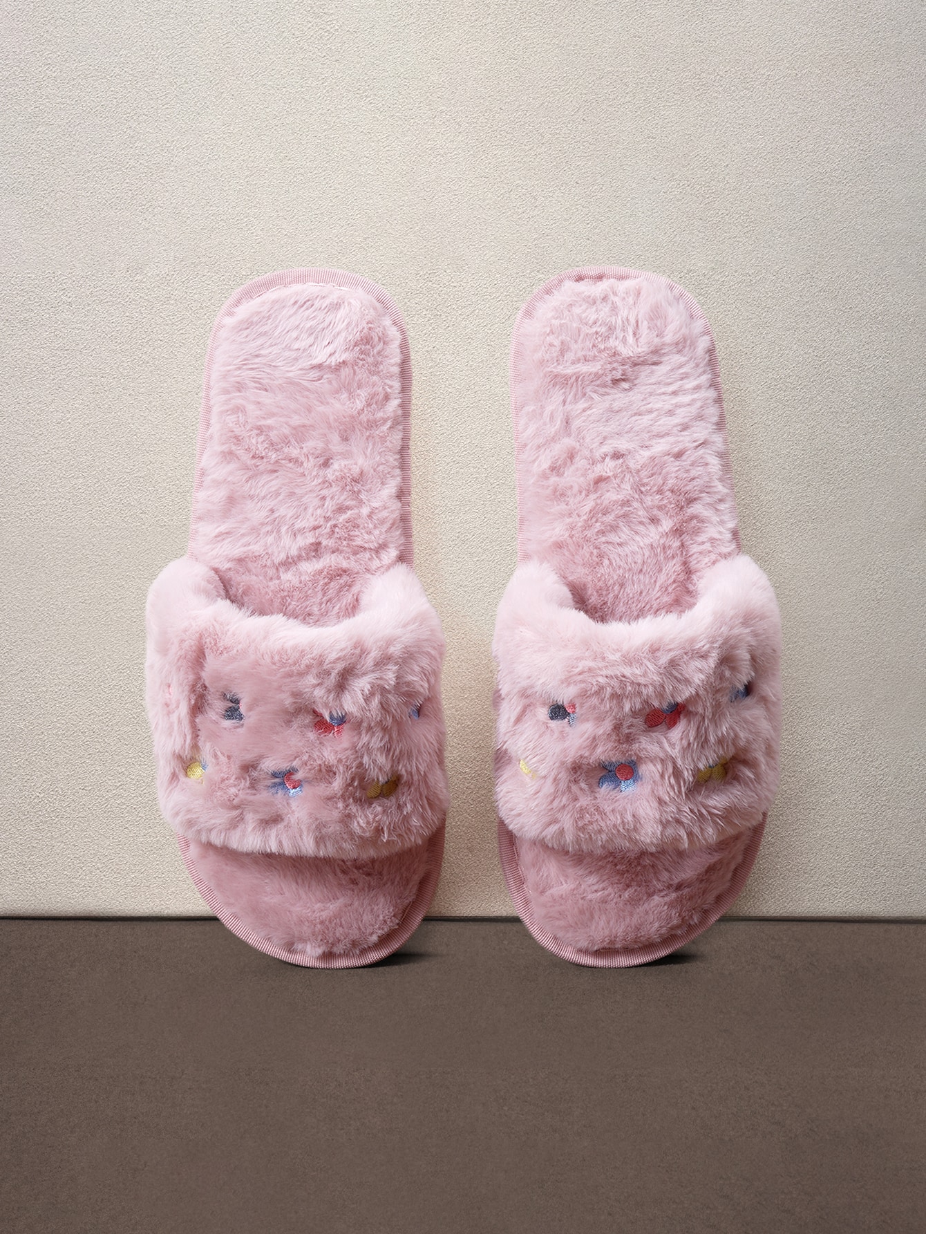 Hatastic Pantoufles confortables pour femmes à bout ouvert et brodées, chaussures plates, — vue 5
