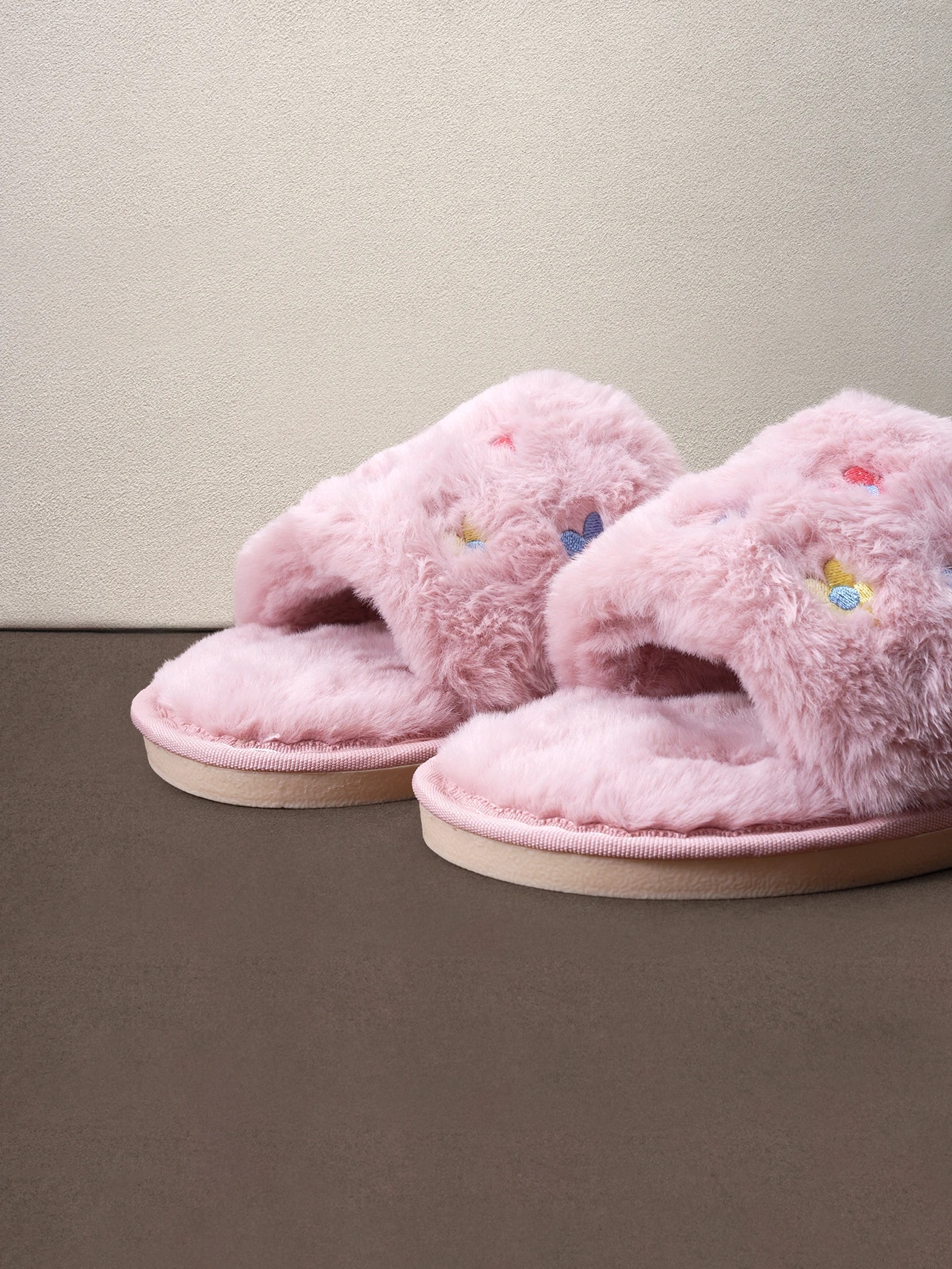 Hatastic Pantoufles confortables pour femmes à bout ouvert et brodées, chaussures plates, — vue 4