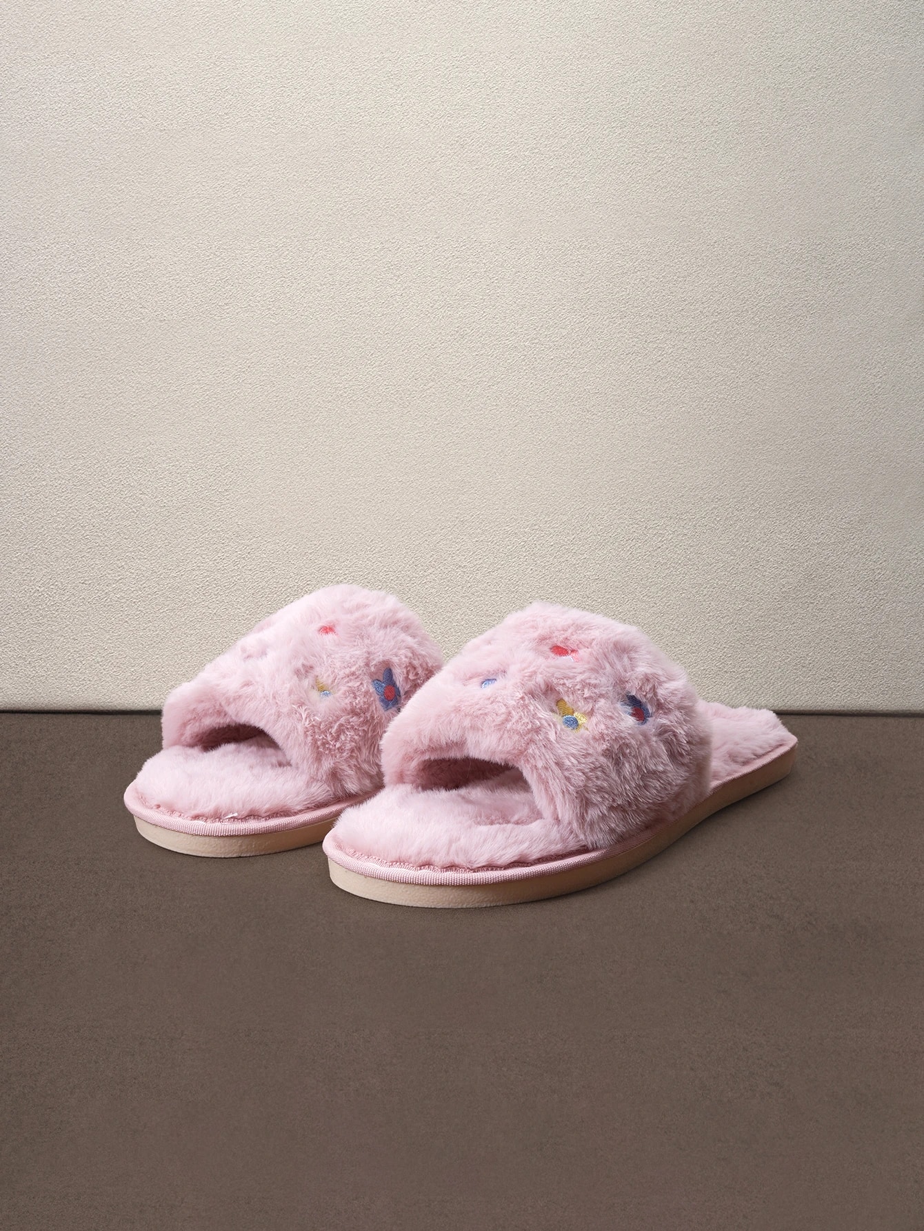 Hatastic Pantoufles confortables pour femmes à bout ouvert et brodées, chaussures plates, — vue 3