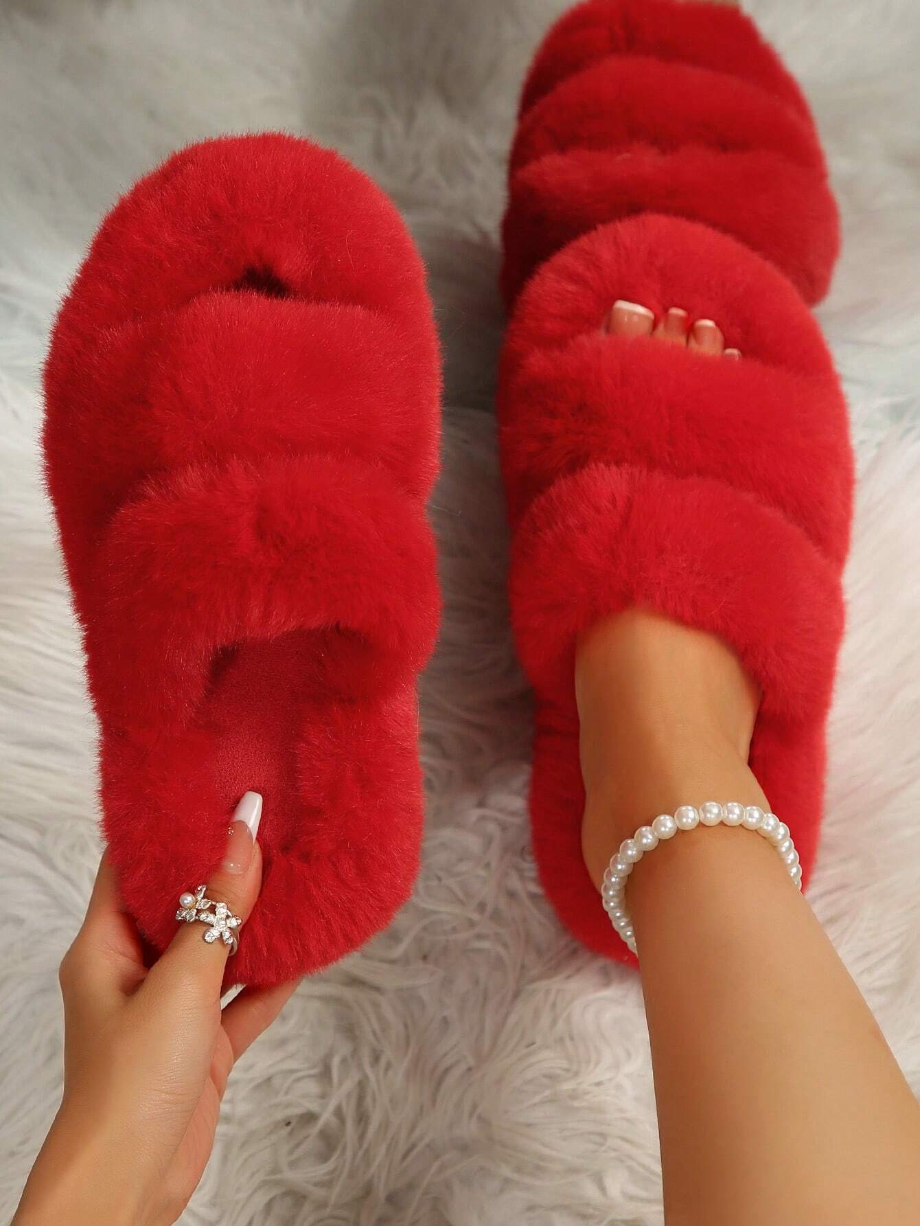 Pantoufles épaisses en peluche pour femmes, pantoufles douilletes d'intérieur/extérieur