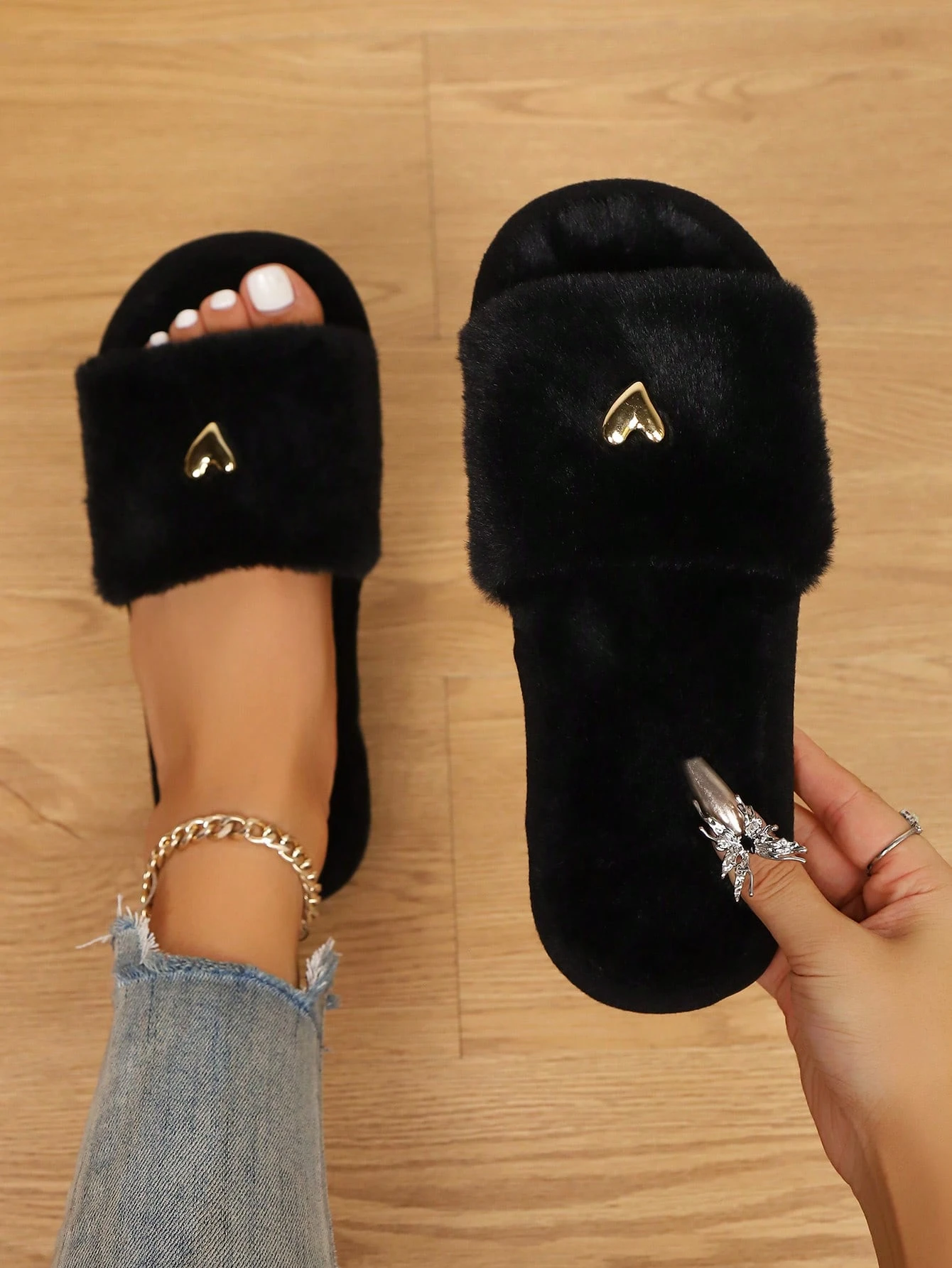 Pantoufles Y2K noires en peluche pour femmes, bout ouvert, mini clous métalliques en — vue 2