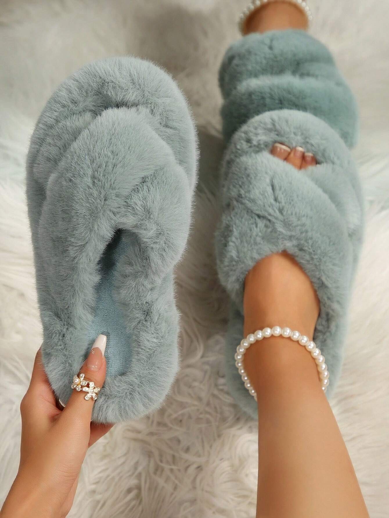 Pantoufles épaisses en peluche pour femmes, pantoufles douilletes d'intérieur/extérieur — vue 6