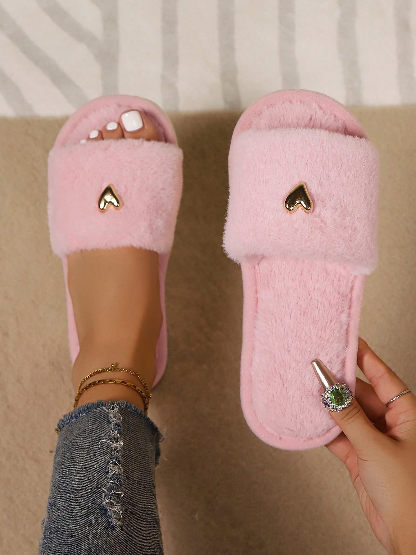 Pantoufles Y2K noires en peluche pour femmes, bout ouvert, mini clous métalliques en — vue 6