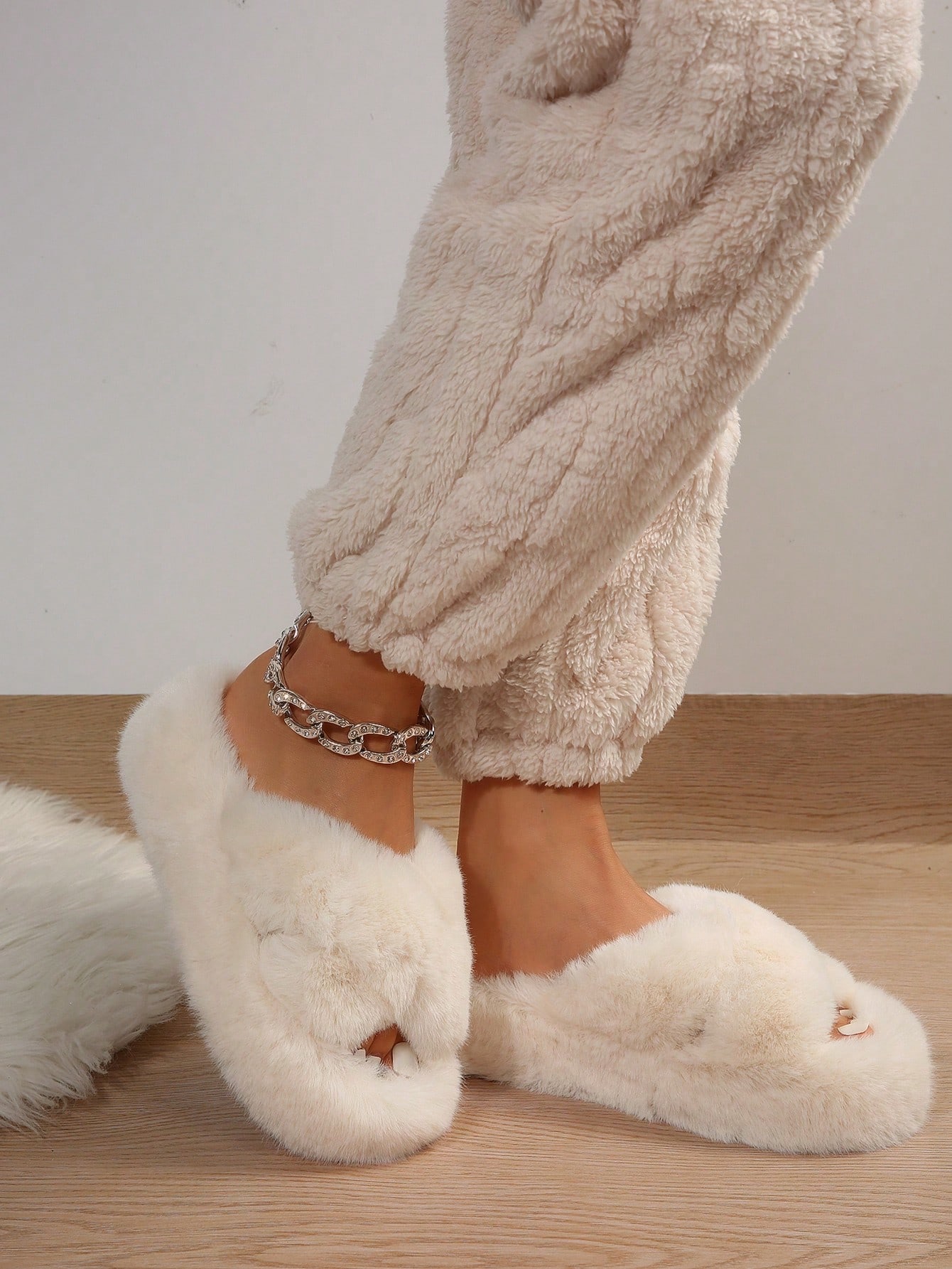 Pantoufles épaisses en peluche pour femmes, pantoufles douilletes d'intérieur/extérieur — vue 9