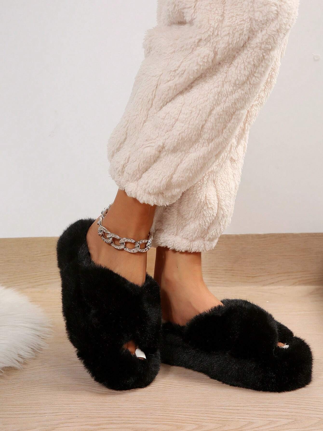 Pantoufles épaisses en peluche pour femmes, pantoufles douilletes d'intérieur/extérieur — vue 11