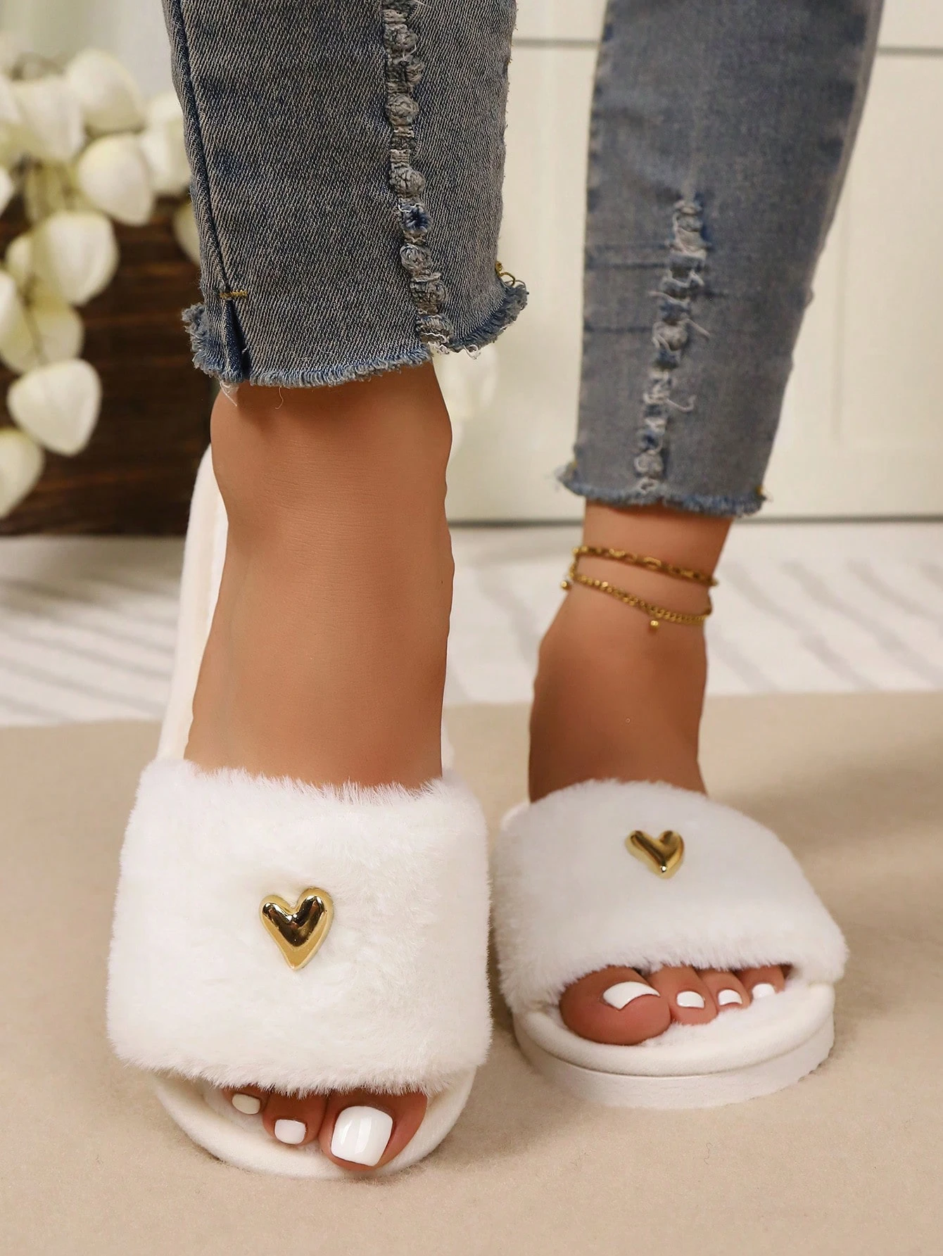 Pantoufles Y2K noires en peluche pour femmes, bout ouvert, mini clous métalliques en — vue 7
