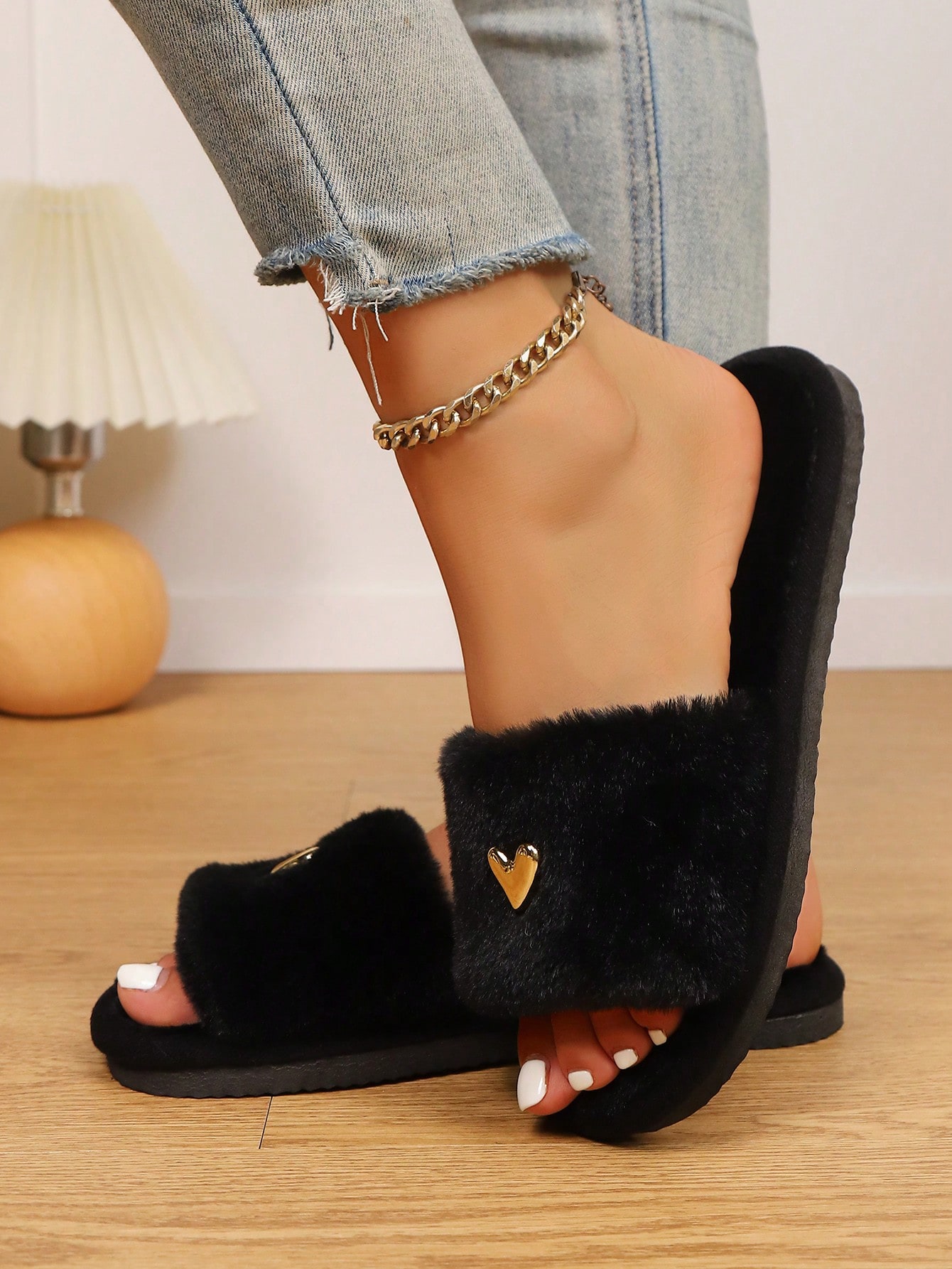 Pantoufles Y2K noires en peluche pour femmes, bout ouvert, mini clous métalliques en — vue 11