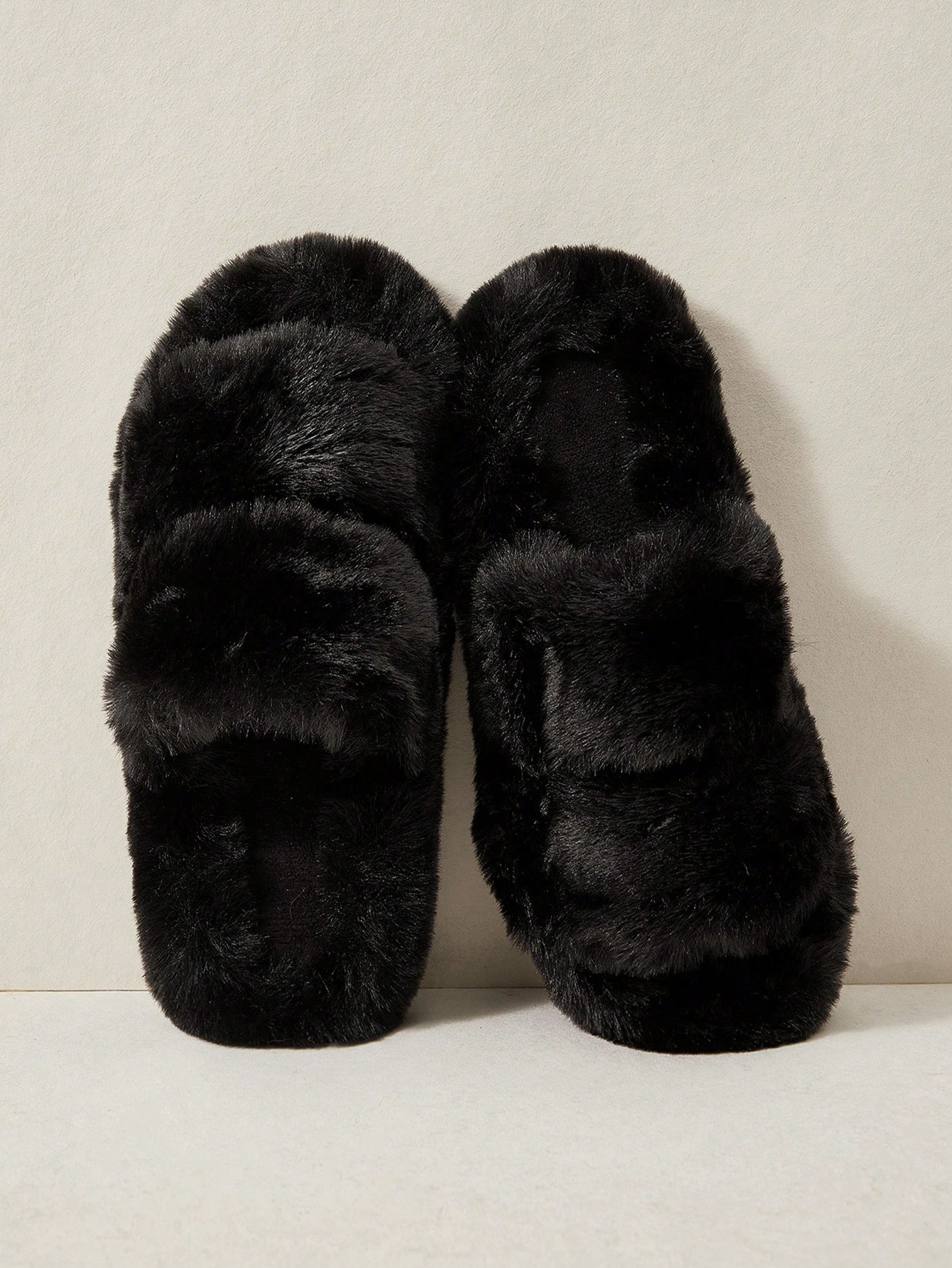Cuccoo Pantoufles de maison pour femmes, pincées, en peluche, avec broderie de cerise, — vue 6