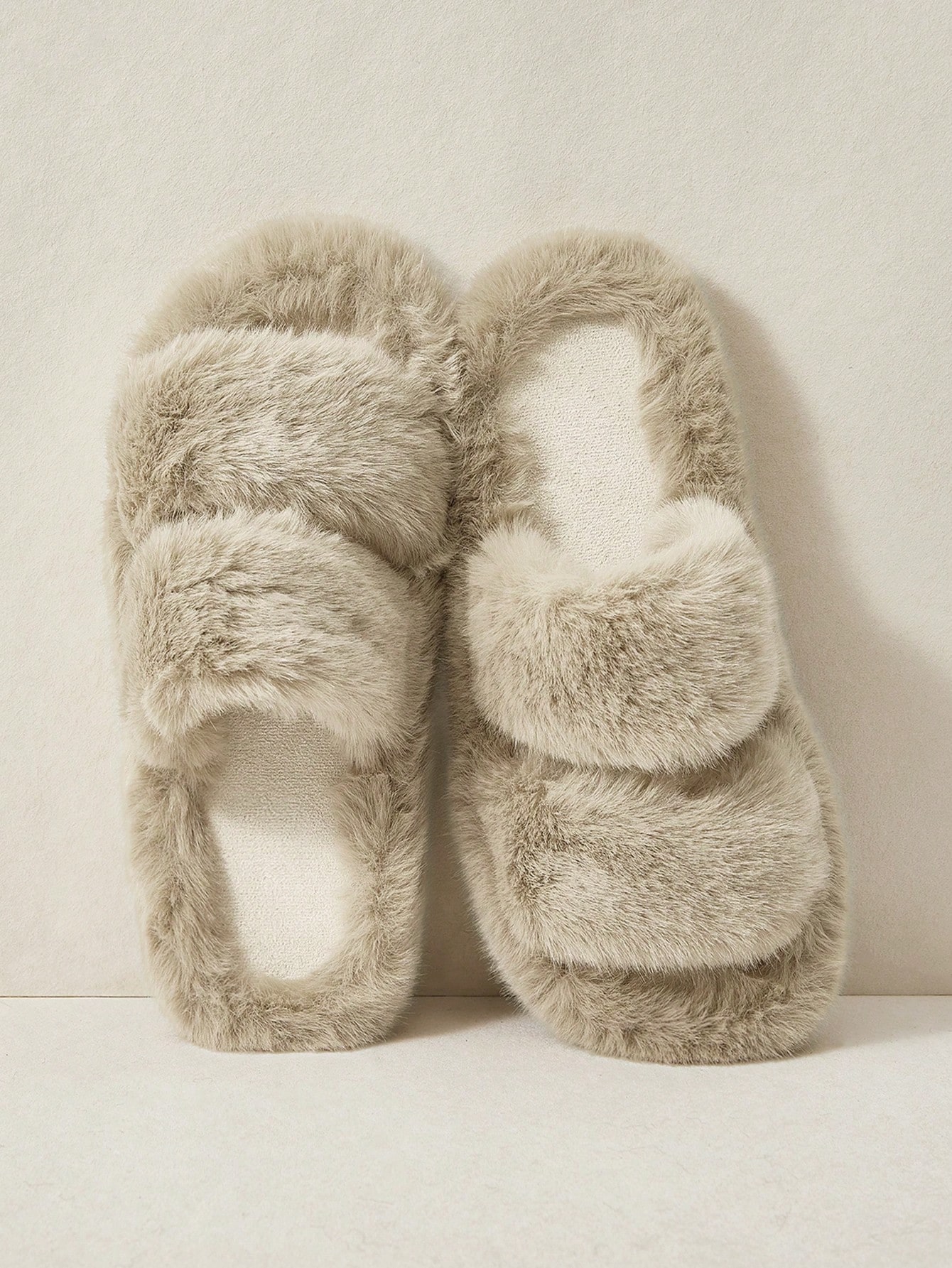 Cuccoo Pantoufles de maison pour femmes, pincées, en peluche, avec broderie de cerise, — vue 8