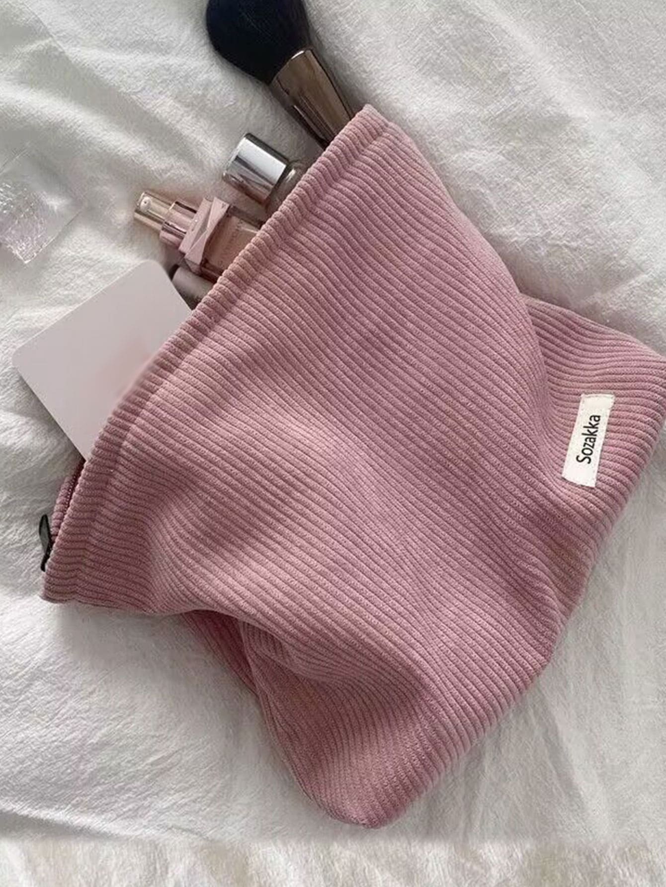 Grande trousse de maquillage en velours côtelé rose framboise pour le rangement et — vue 2