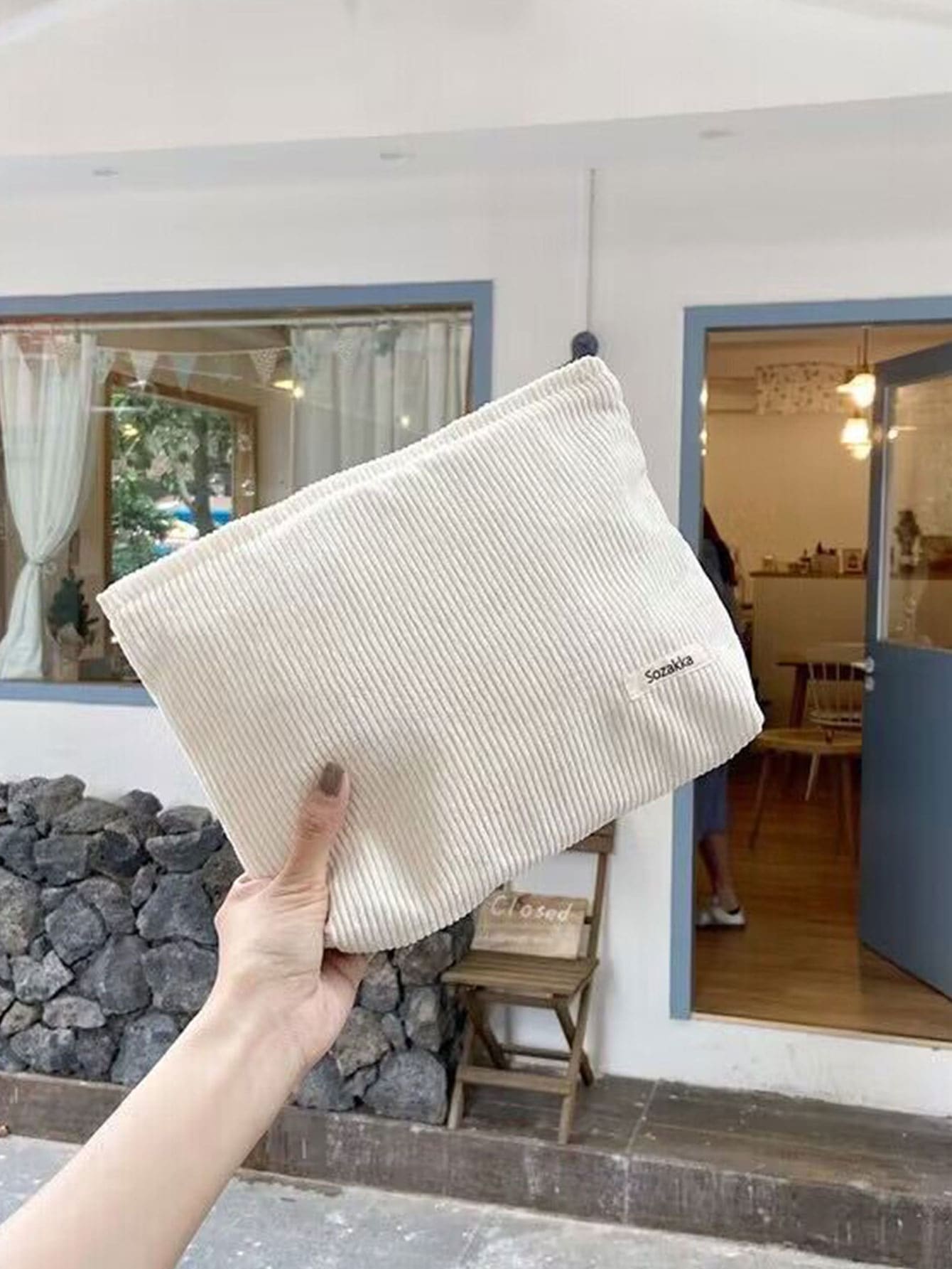 Grande trousse de maquillage en velours côtelé rose framboise pour le rangement et — vue 8