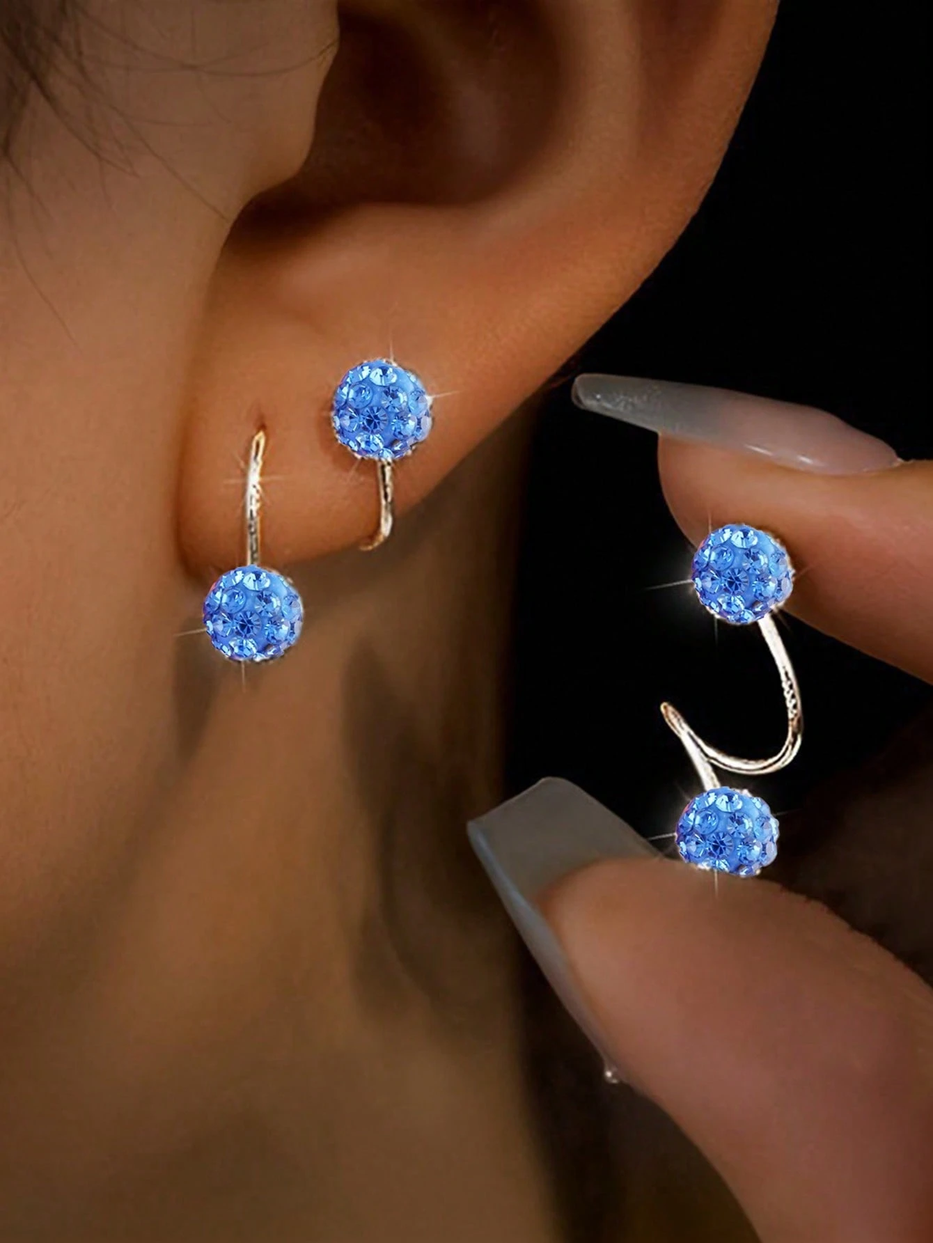1 paire de boucles d'oreilles à boule de strass avec fermeture à vis double tête de style