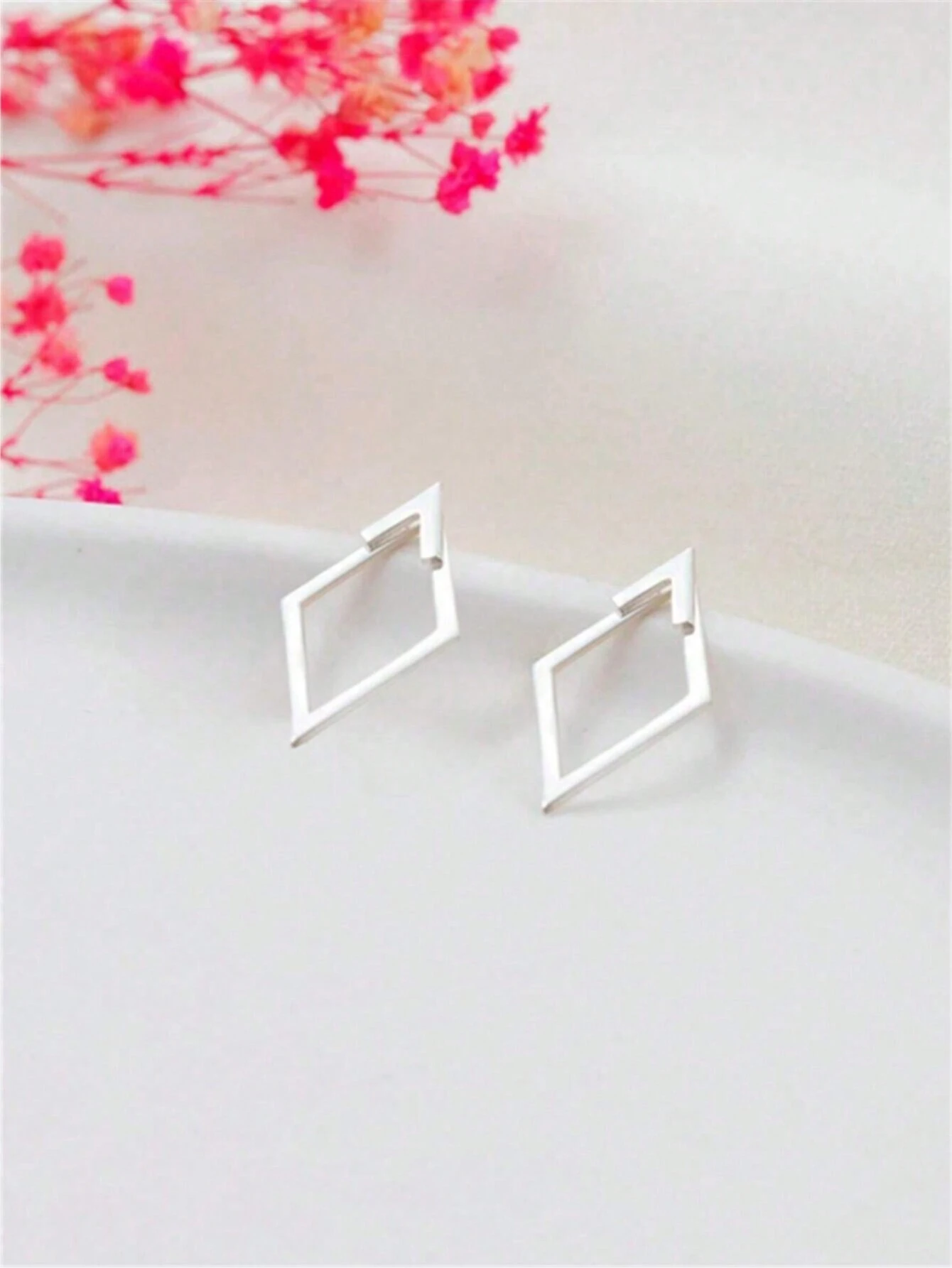 1 paire Boucles d'oreilles géométriques minimalistes creuses en forme de diamant, avant — vue 8