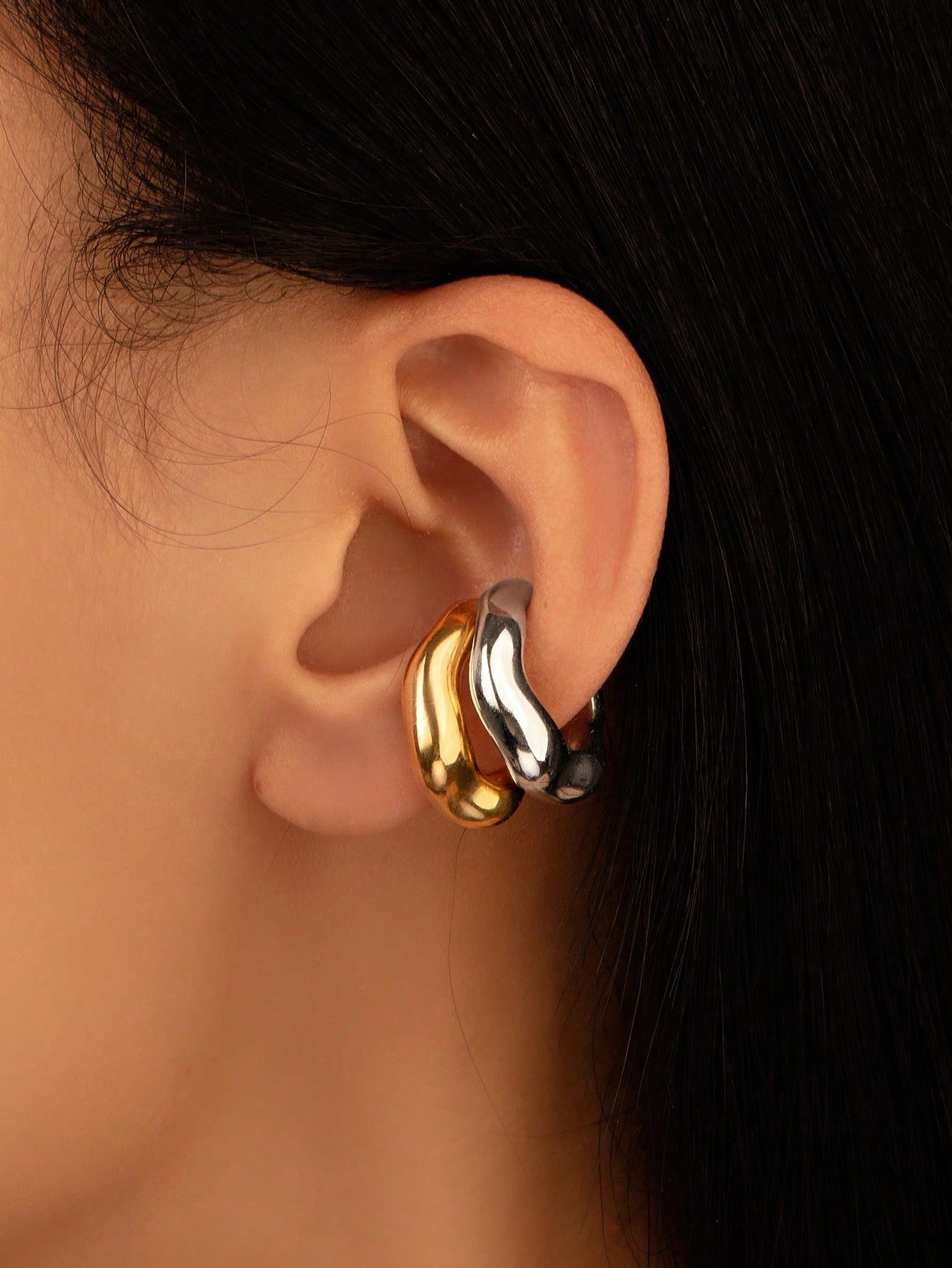 1 paire de boucles d'oreilles vintage uniques pour couple, design de serpent enroulé noir — vue 2