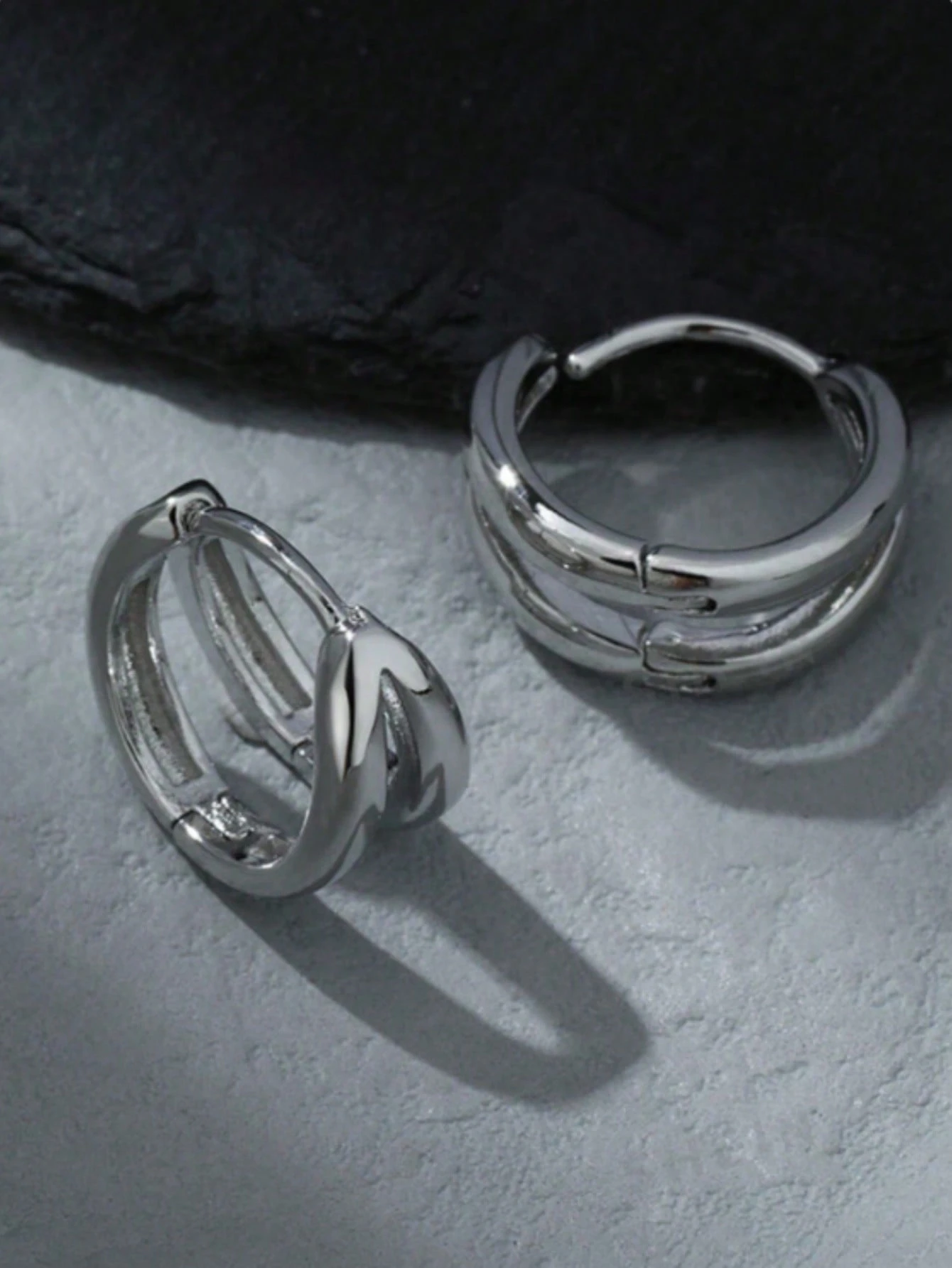 1 paire de boucles d'oreilles à double anneau minimalistes personnalisées pour hommes, — vue 3