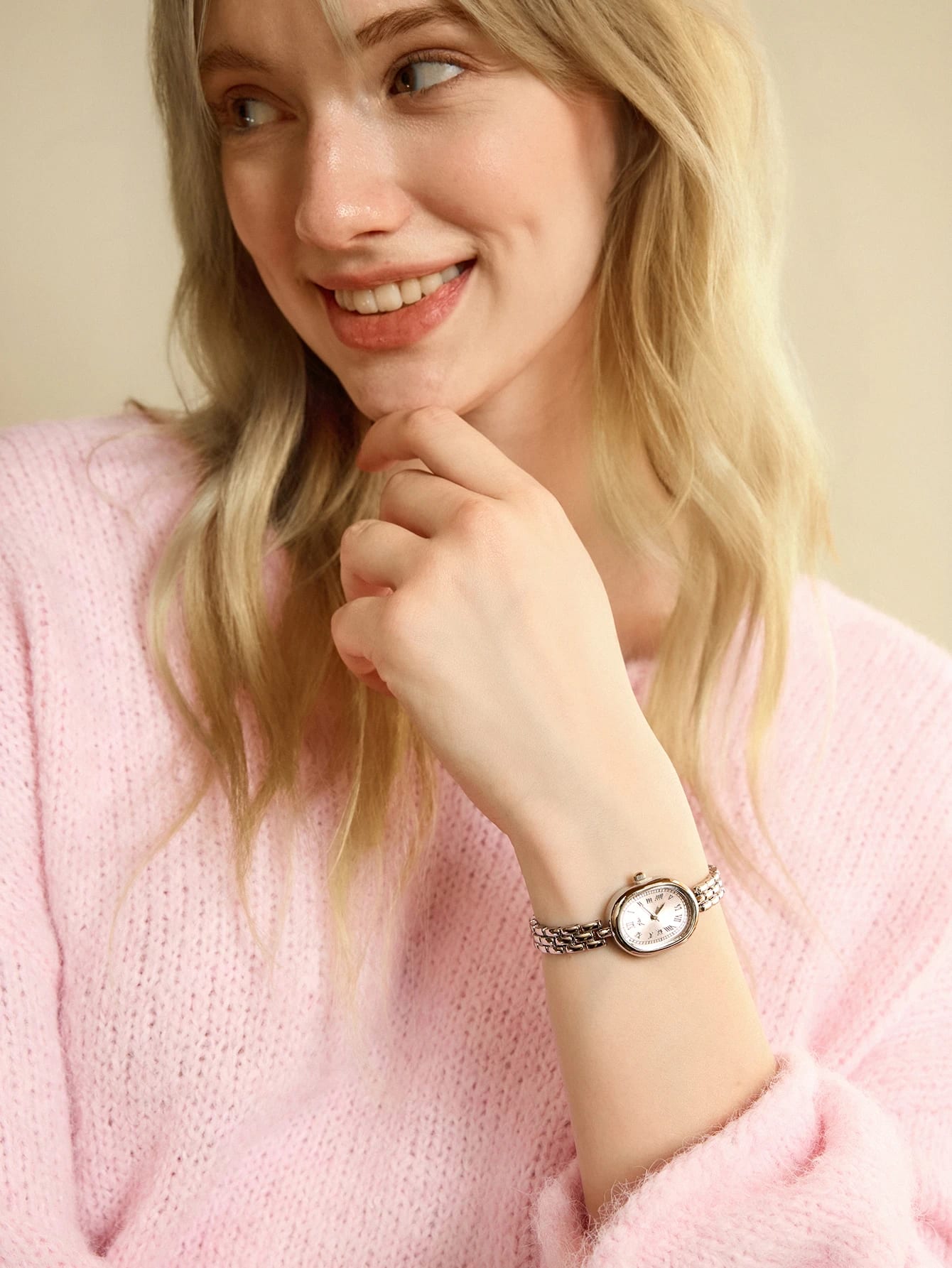 Hatastic 1 pièce Montre bracelet en alliage doré pour femme, cadran ovale, aiguilles