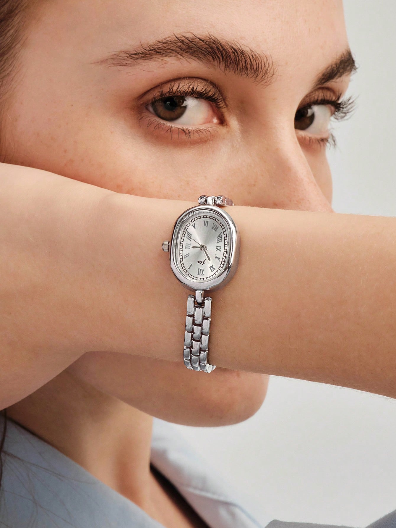 Vandermere 1 pièce Montre-bracelet en alliage doré pour femme, cadran ovale, aiguilles