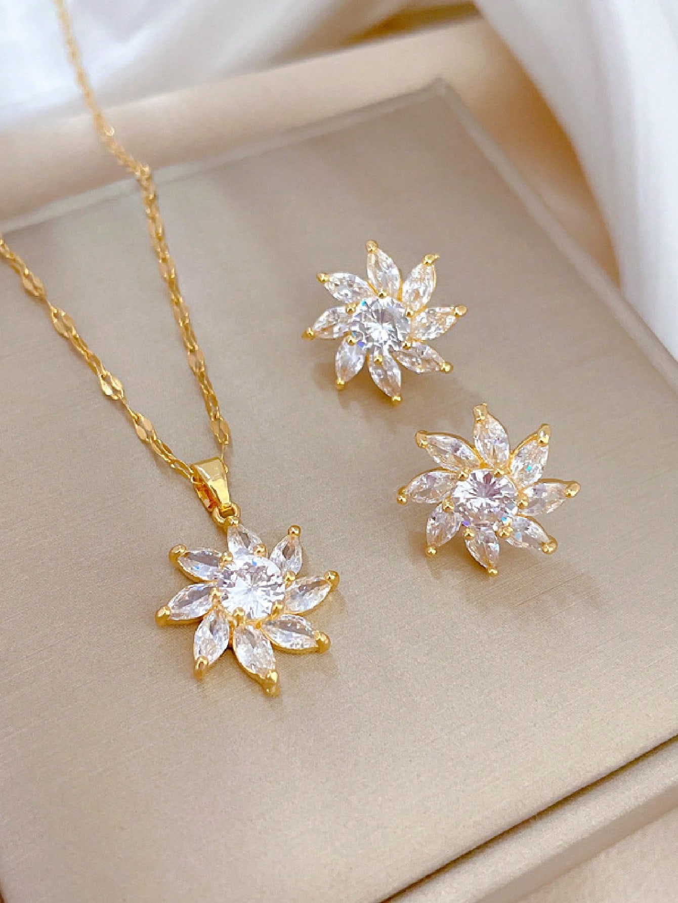 1 Set Collier et Boucles d'Oreilles en Acier Inoxydable avec Chaîne, Pendentif Goutte — vue 3