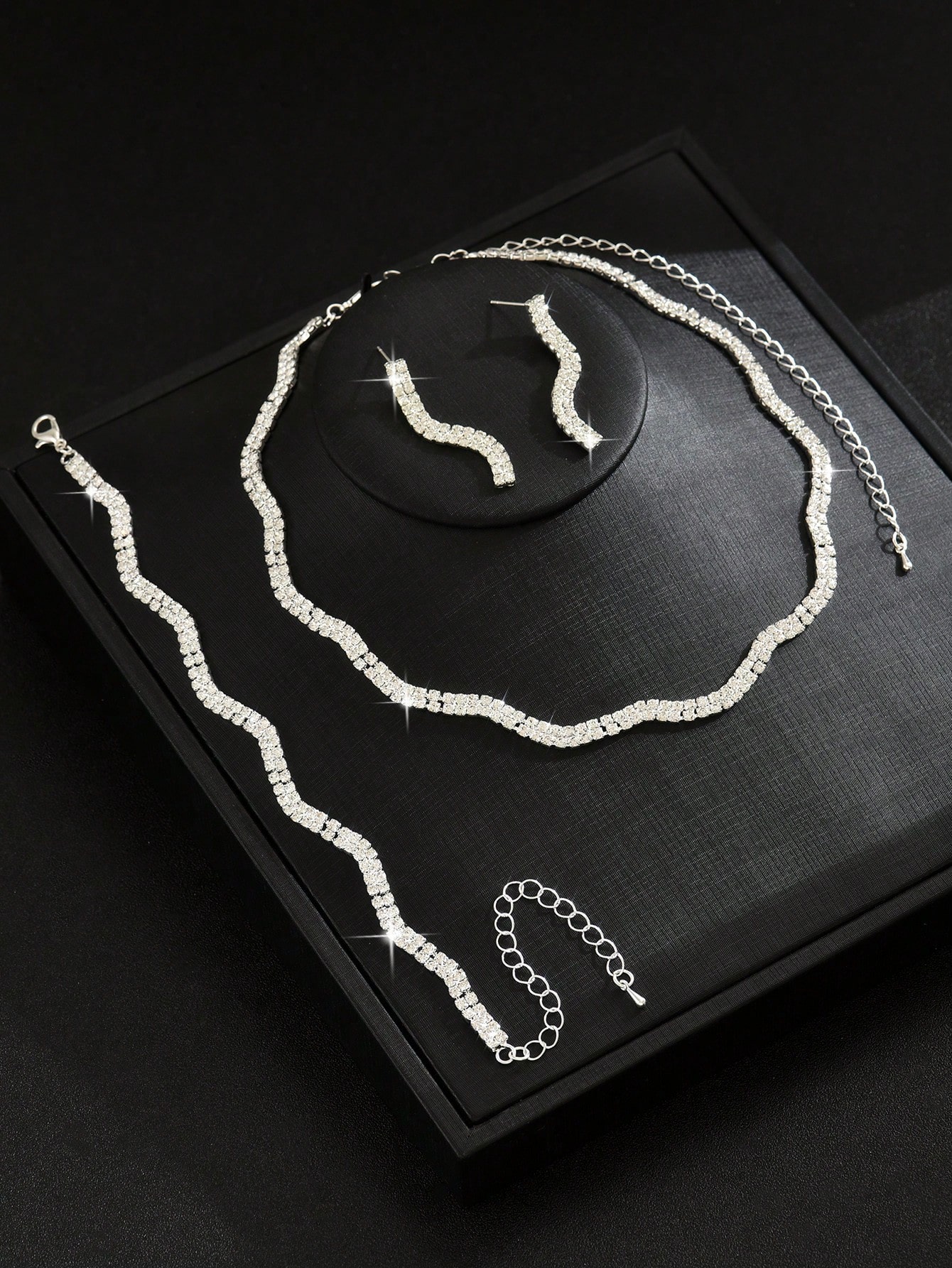 Ensemble de bijoux pour femmes - Collier, Boucles d'oreilles, Bracelet, Motif Losange, — vue 5