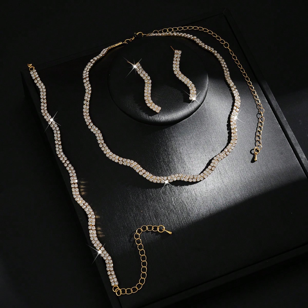 Ensemble de bijoux pour femmes - Collier, Boucles d'oreilles, Bracelet, Motif Losange, — vue 6