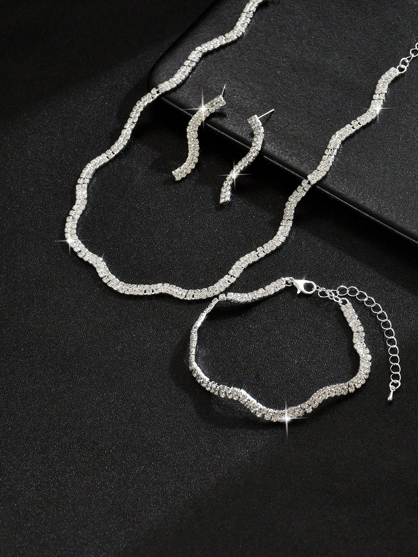 Ensemble de bijoux pour femmes - Collier, Boucles d'oreilles, Bracelet, Motif Losange, — vue 7