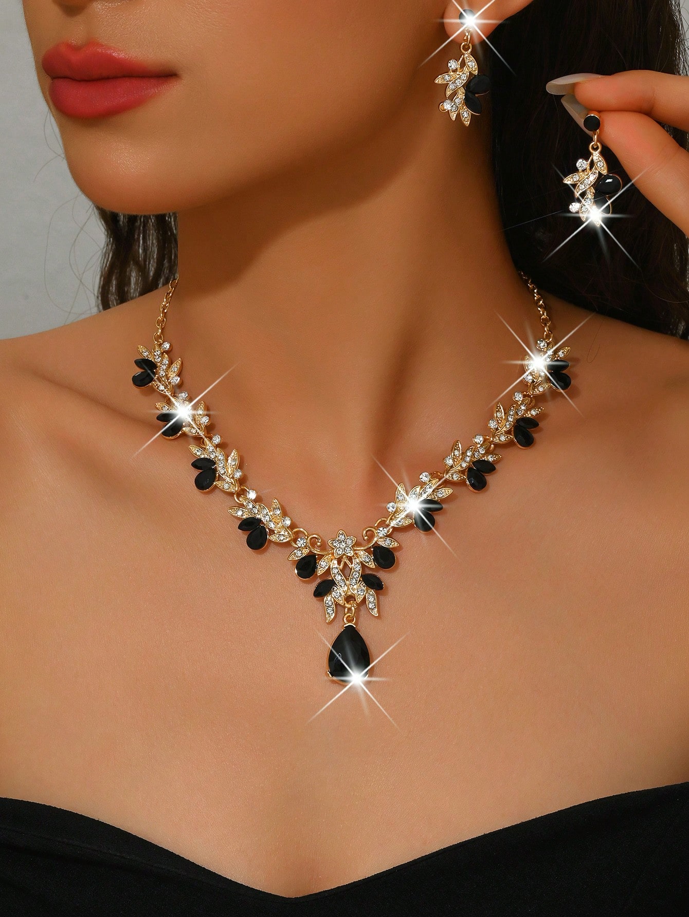 Ensemble de bijoux de mode comprenant un collier et des boucles d'oreilles brillants avec — vue 4