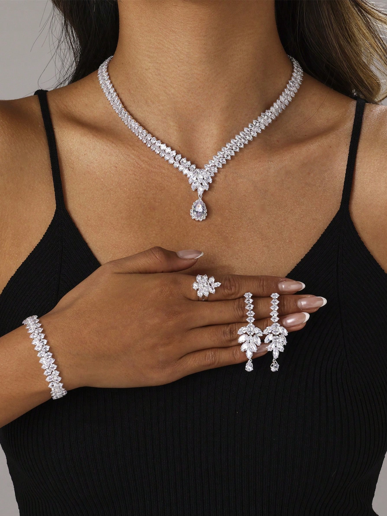 Ensemble de colliers en cristal de luxe étincelants, accessoires de bijoux pour robe de — vue 6