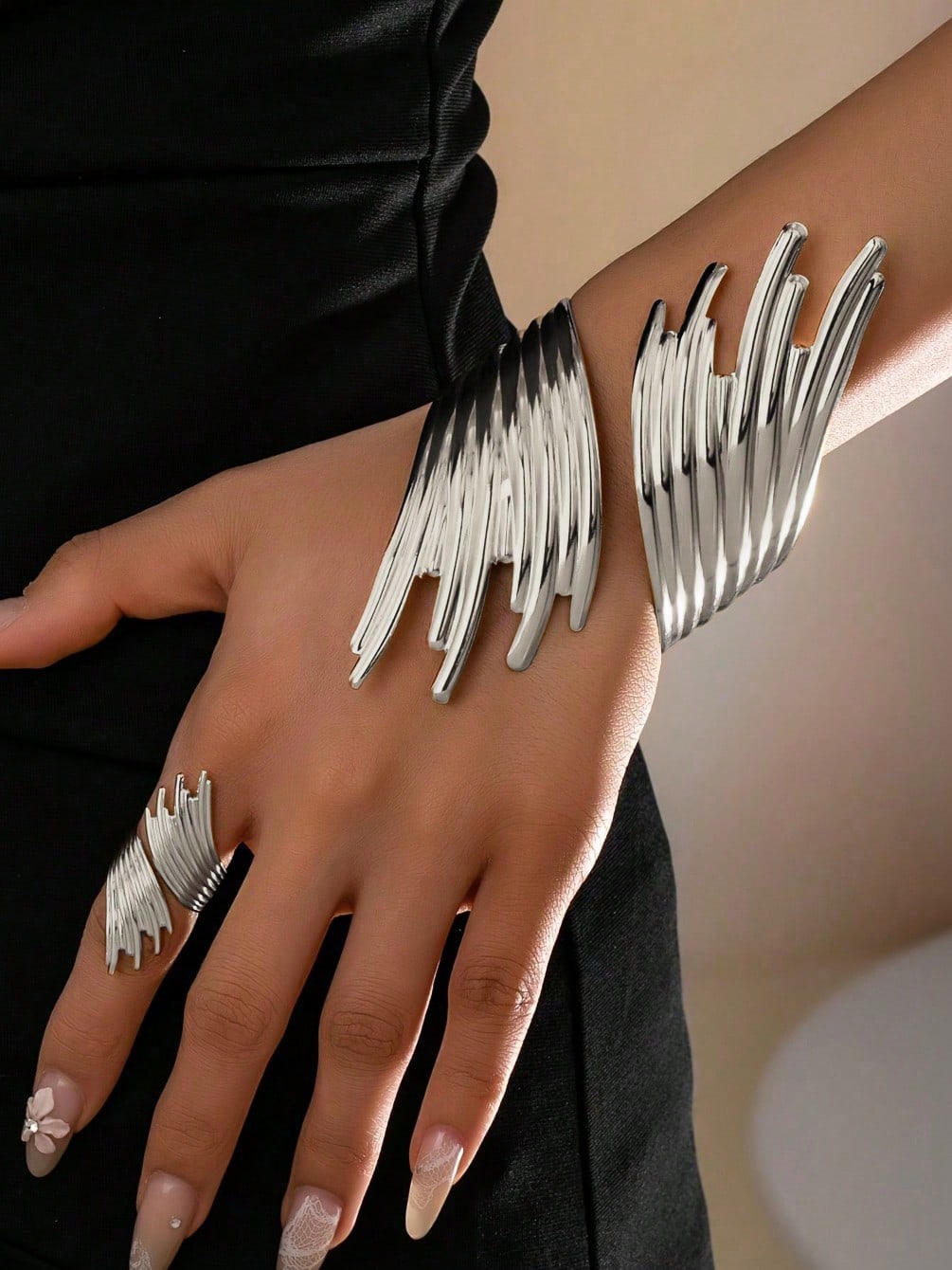 /set Bracelet et bague à aile texturée personnalisée de style européen et américain,