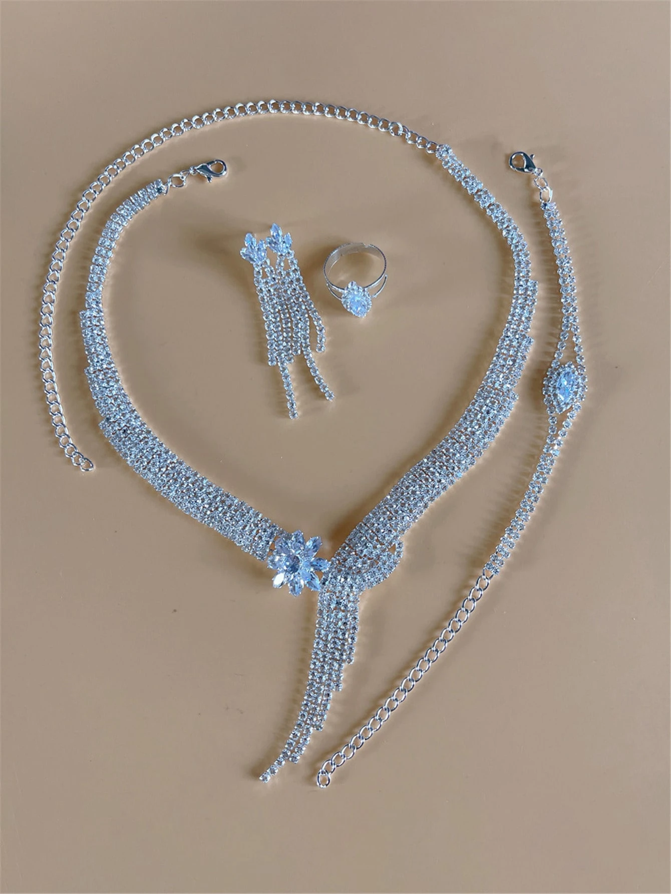 Ensemble de colliers en cristal de luxe étincelants, accessoires de bijoux pour robe de — vue 11
