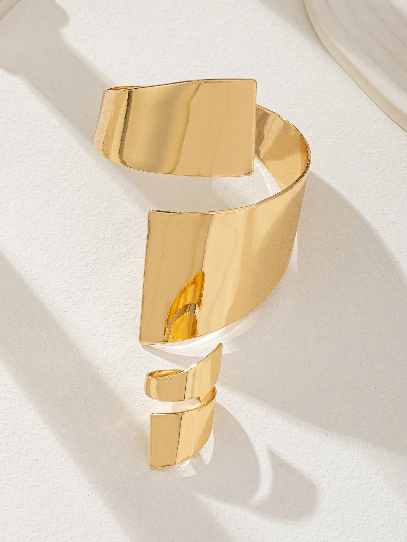 1 set de bracelet jonc géométrique doré et bague, assortiment de bracelet et bague, — vue 4