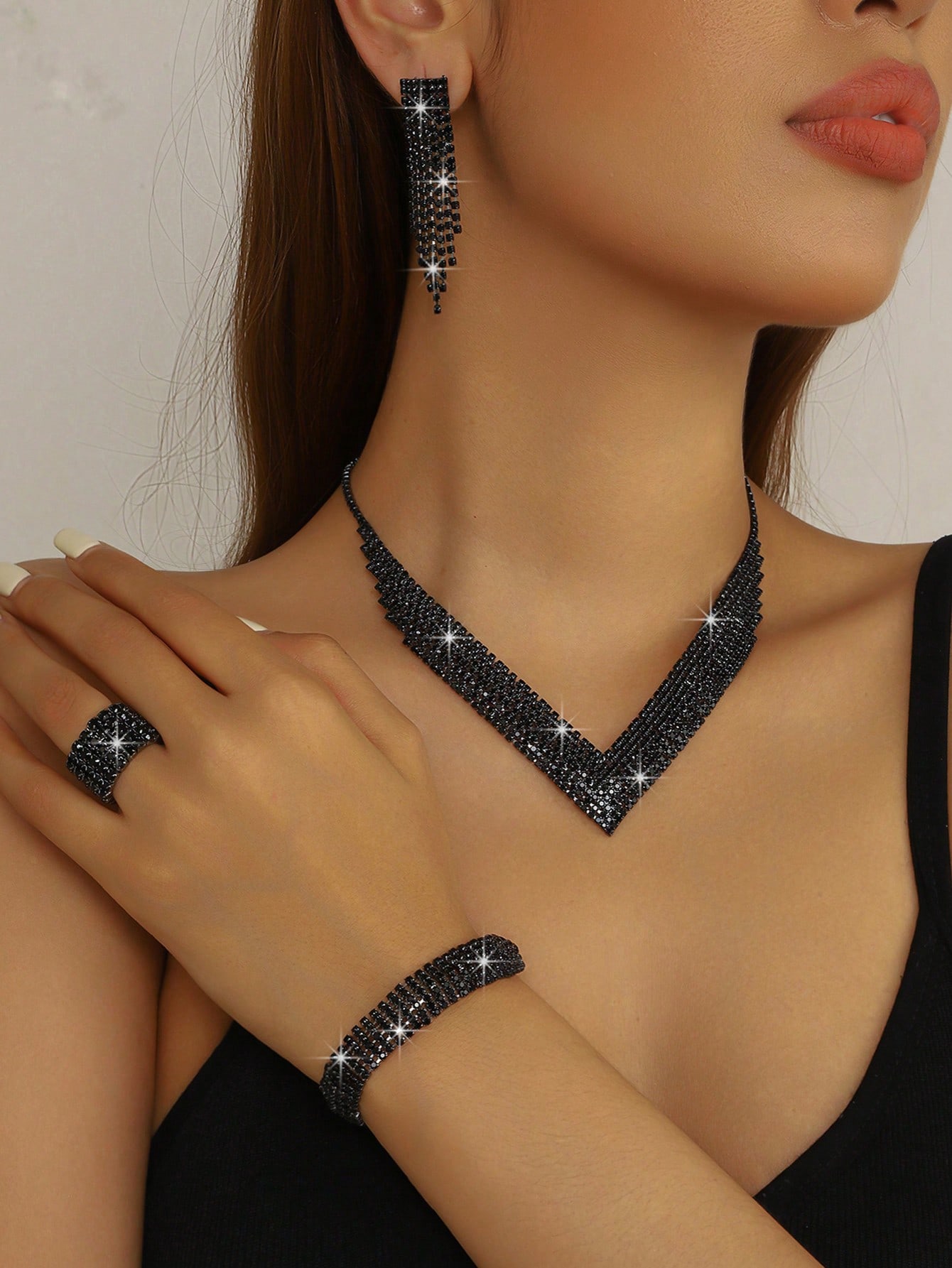 Ensemble de bijoux de mariée, boucles d'oreilles à franges brillants en cristal, collier — vue 2