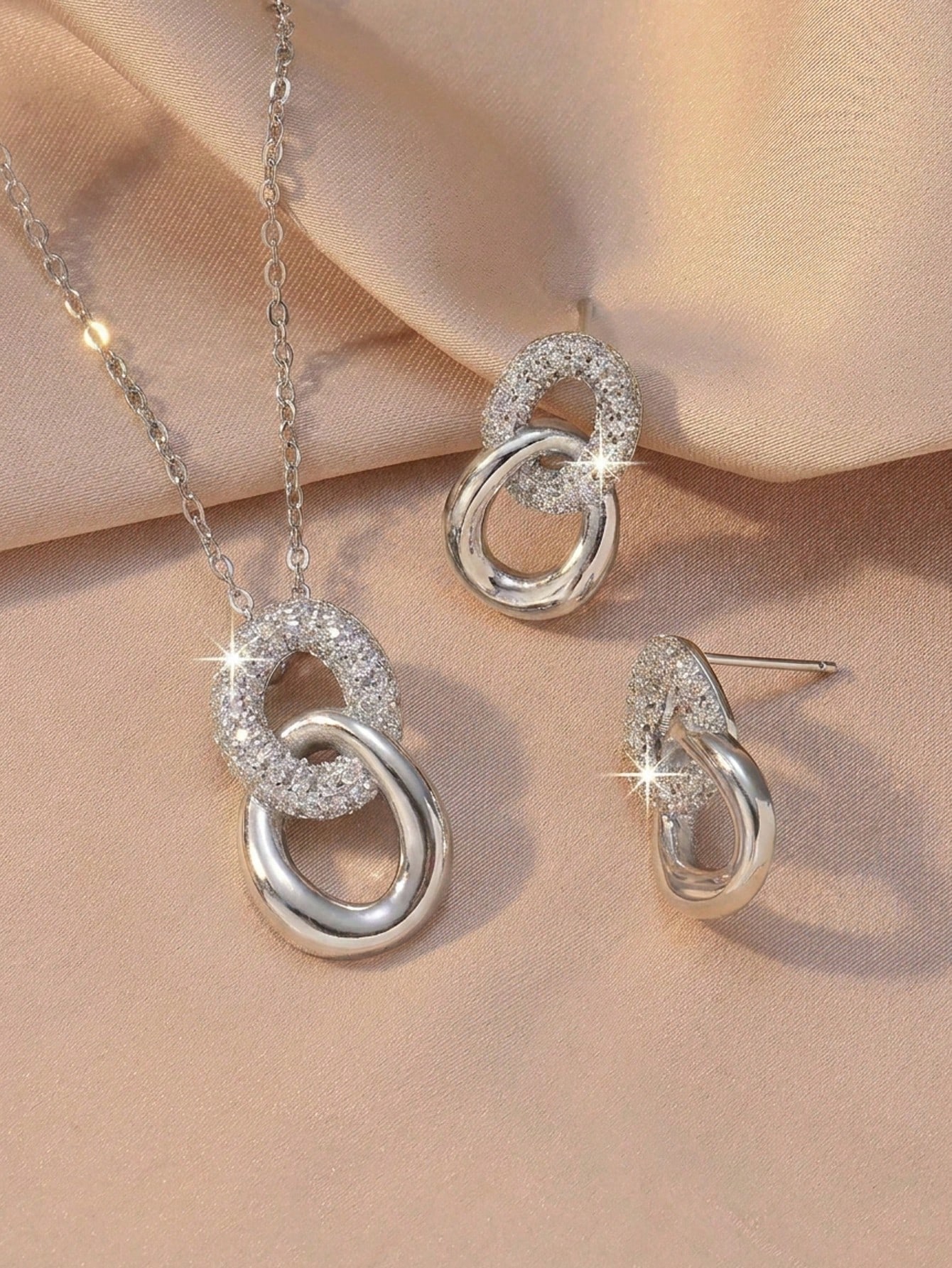/Set Collier pendentif ovale double entrelacé or/argent pour femmes & boucles d'oreilles — vue 9