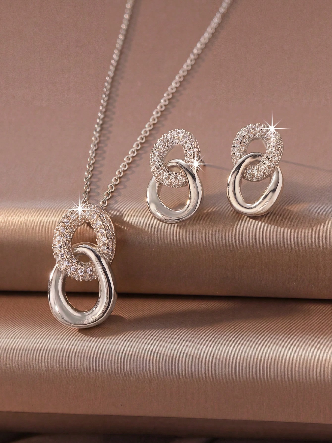 /Set Collier pendentif ovale double entrelacé or/argent pour femmes & boucles d'oreilles — vue 7